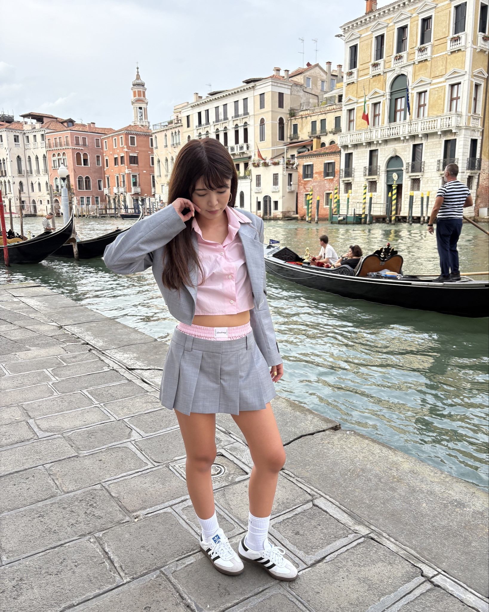 Gray cropped jacket and skirt setup 🍝



#LTKSeasonal #LTKSaleAlert #LTKFallSale