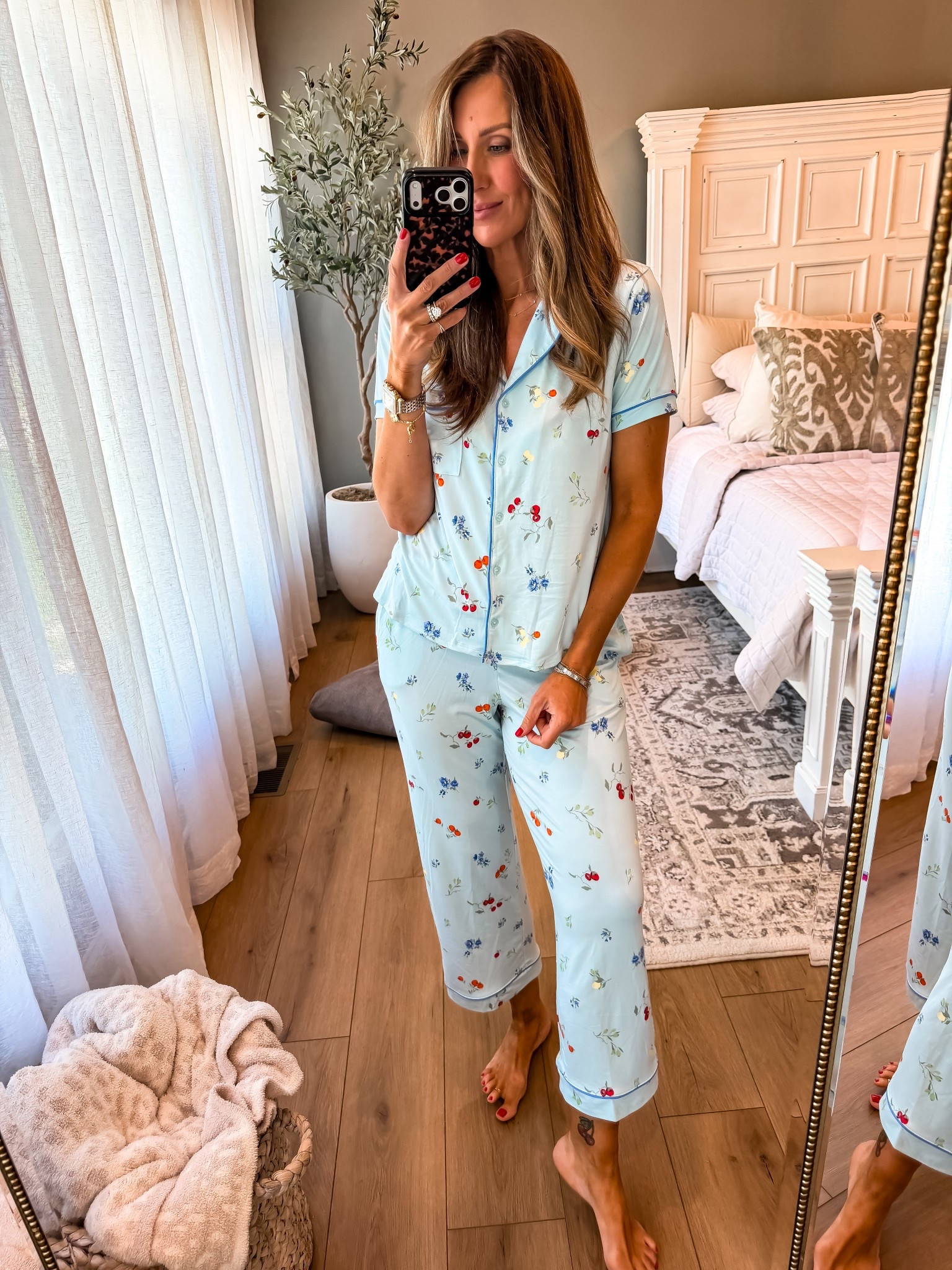 Limited stock in this exact color but new colors just dropped so soft for under $20
Wearing m

#LTKMidsize #LTKOver40 #LTKootd