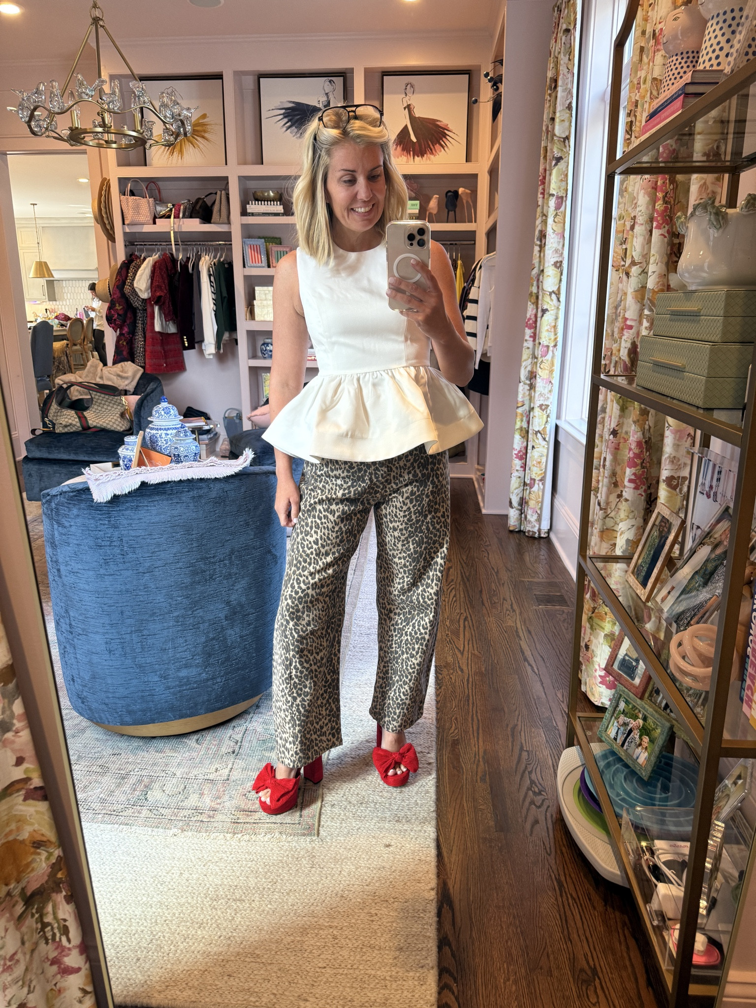 More than a little obsessed with this look!

XS top, 25 pants (run generous), 8 shoes!


#LTKStyleTip #LTKParties #LTKOver40