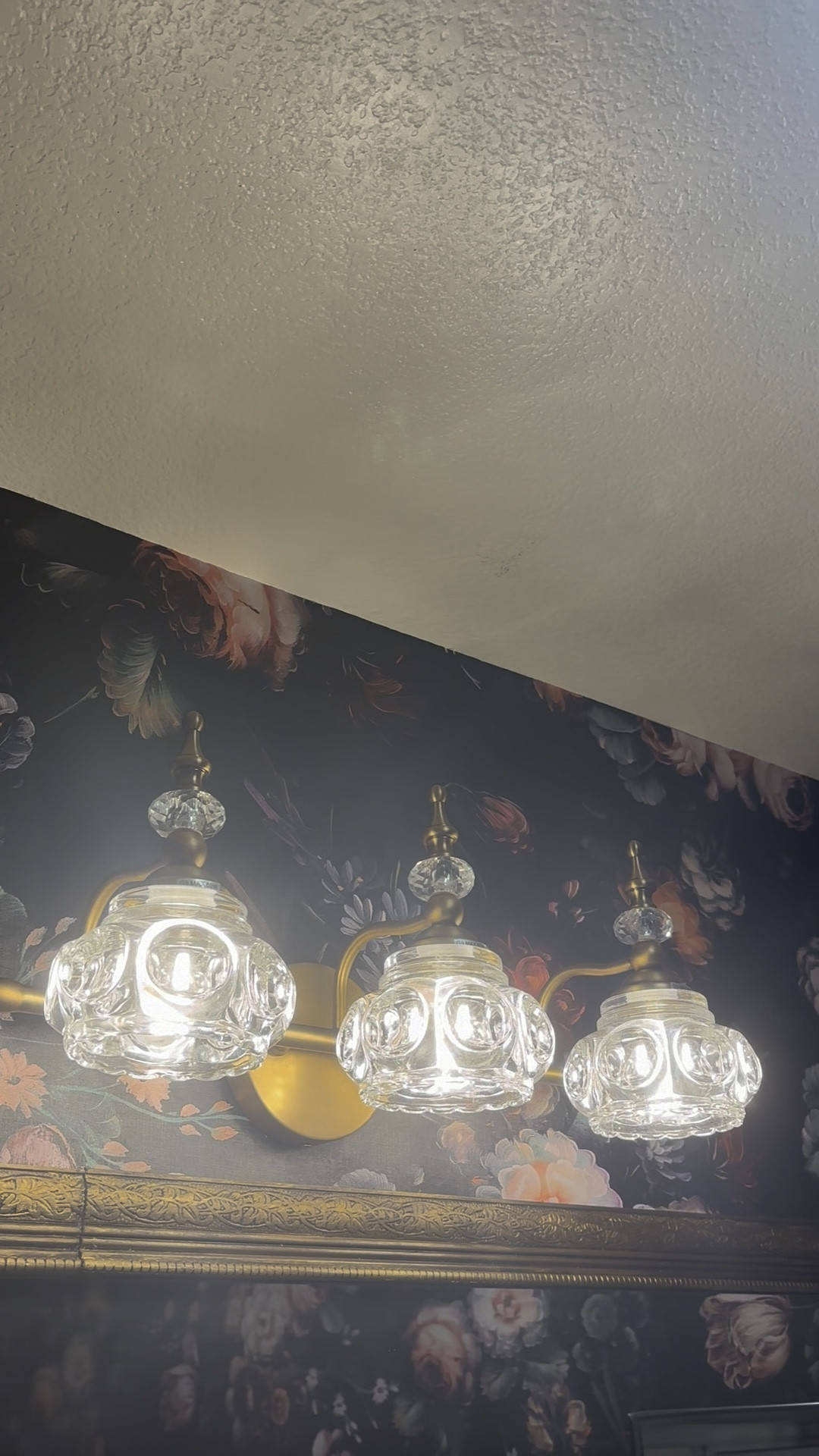 Get this pretty vanity light here!

#LTKVideo #LTKU #LTKHome