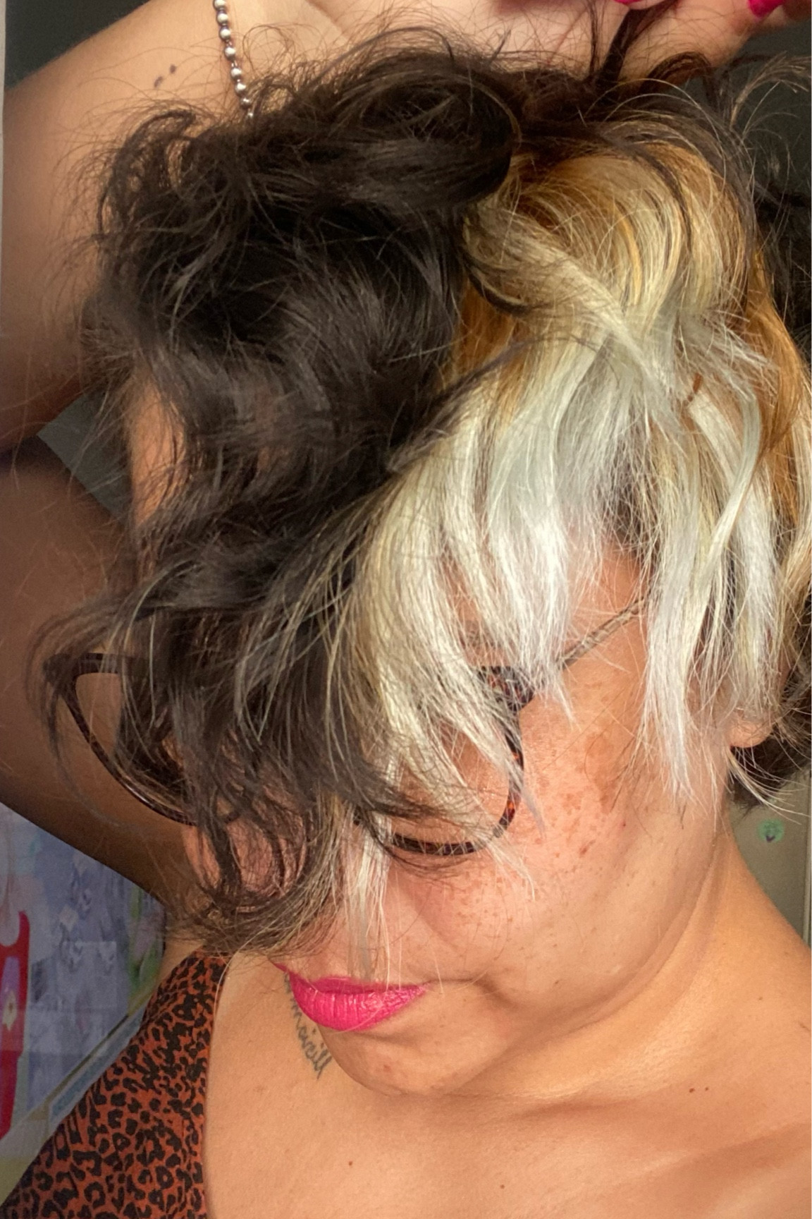 Cabelo descolorido é um problema, né?! Mas não precisa ficar ressecado, precisa é de reparo dos danos e tem uma linha completa pra isso na Joico, shampoo, condicionador, máscara e leave-in . Aquele produto que dá o nome! 

#LTKbeauty #LTKbrasil