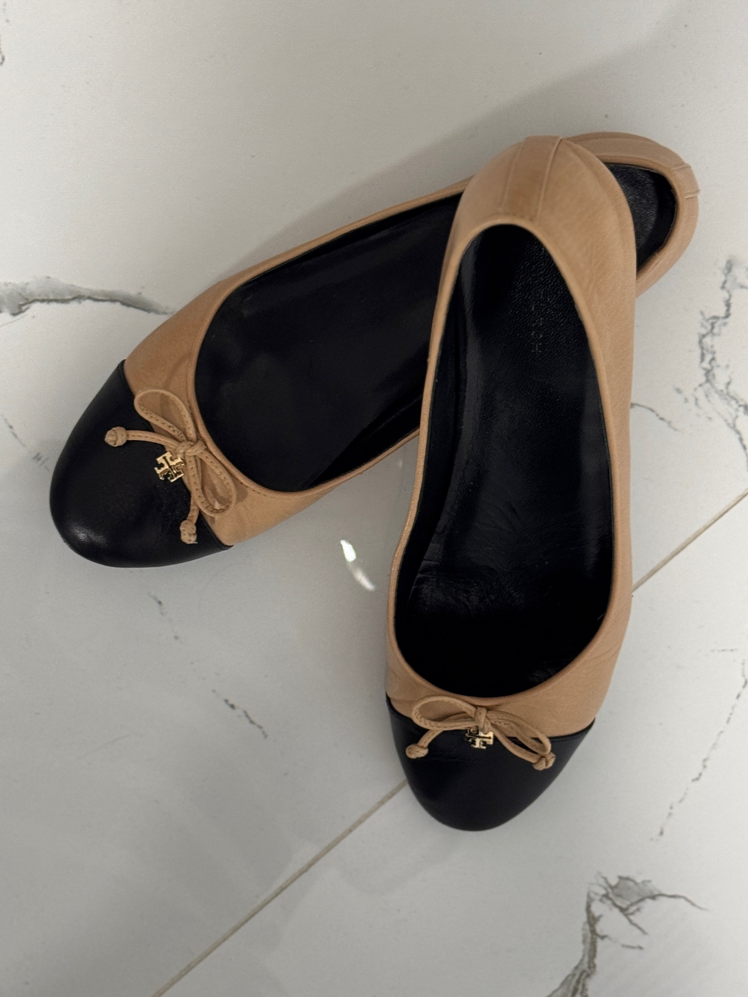 Shoe Rec: Tory Burch Flats
req break in, mine took two wears, afterwards soooo soft & comfortable.
run TTS

#LTKStyleTip #LTKShoeCrush