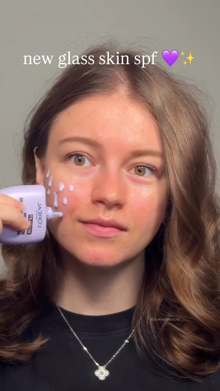 glass skin spf is summer fave 💜✨

@lorealparis revitalift filler plumping aqua fluid spf30 moisturiser 🧴

Would you wear a glowy SPF like this every day? 🤔💭

🏷️ loreal paris revitalift filler aqua fluid spf30, glass skin spf, plumping moisturiser with spf, glowy skincare routine, lightweight daily sunscreen.

#lorealparis #glassskin #spf #glowingskin #skincare
