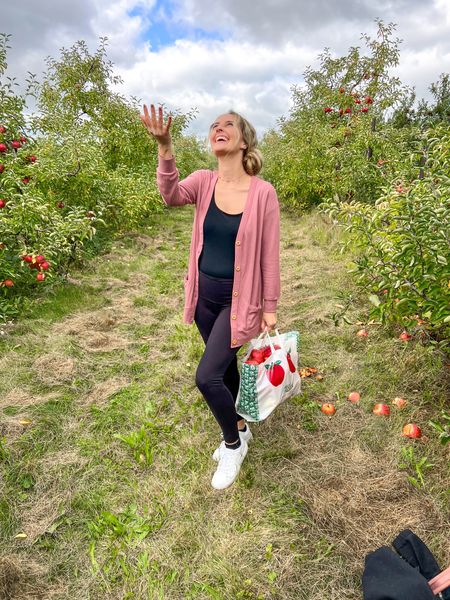 Fall is in the air…so are the apples 🍎
Cardigan // Kyte baby // bump friendly// fall outfits // maternity // bump style // Nike // Air Force ones // pregnant style

#LTKSeasonal #LTKbump #LTKstyletip