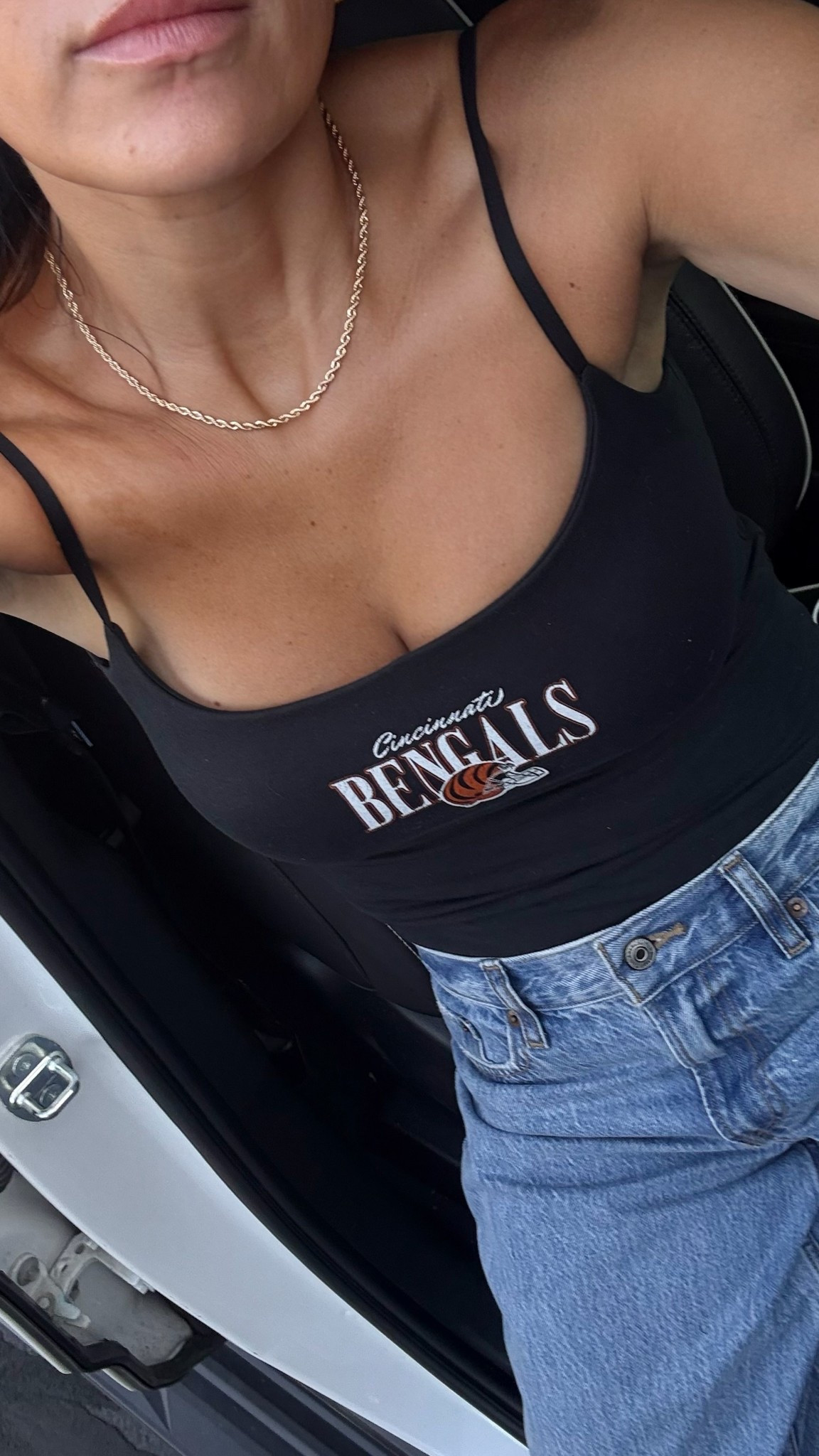 Love these football teams tanks for fall 〰️ on sale!!

Abercrombie sale, bengals, football game outfit, Abercrombie jeans, teen girl outfit 