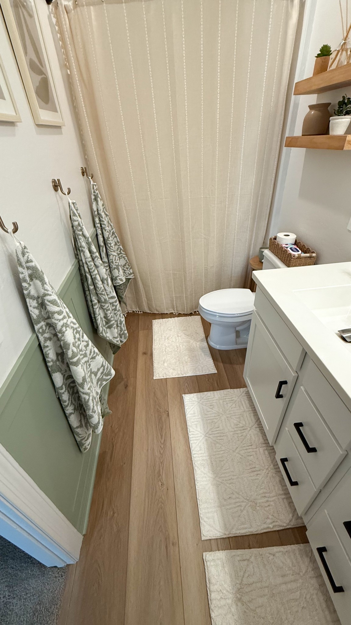 Guest bathroom links! 