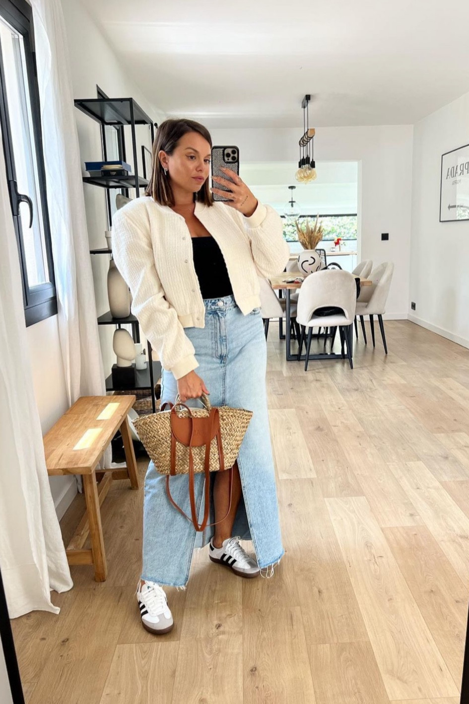 Adidas Samba blanc nuage noir et gris baskets adidas basses longue jupe en denim bleu fendue au milieu jupe en jean Mango top bandeau coton noir veste bomber blanc écru veste courte 

#LTKshoecrush #LTKitbag #LTKstyletip