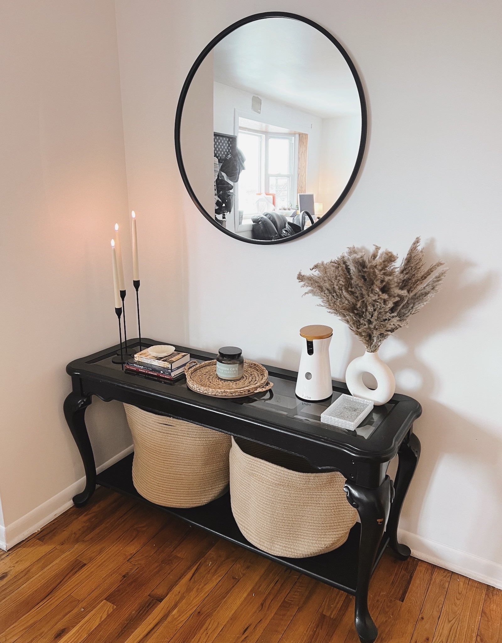 Modern entryway, console table

#LTKfamily #LTKFind #LTKhome