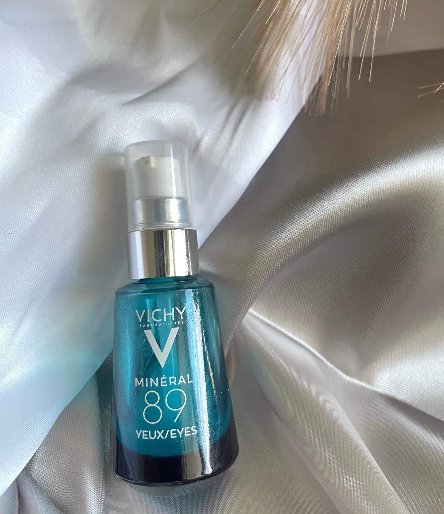 Mineral 89 olhos não é só um hidratante, ele é um fortalecedor da área dos olhos e um suavizador de linhas finas. 

Combo perfeito com resultados visíveis no primeiro mês de uso (lembre de capturar uma imagem antes de começar a usar ele e outra imagem do depois). 

Uma gota basta para você aplicar ele massageando na área dos olhos. Pode ser usado de dia e a noite. 



#LTKbrasil #LTKbeauty #LTKFind