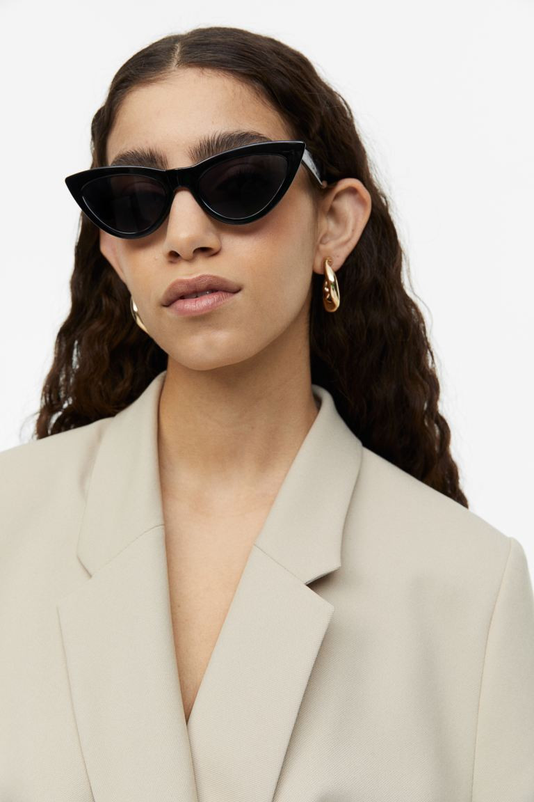 Cat-eye sunglasses | H&M (UK, MY, IN, SG, PH, TW, HK)