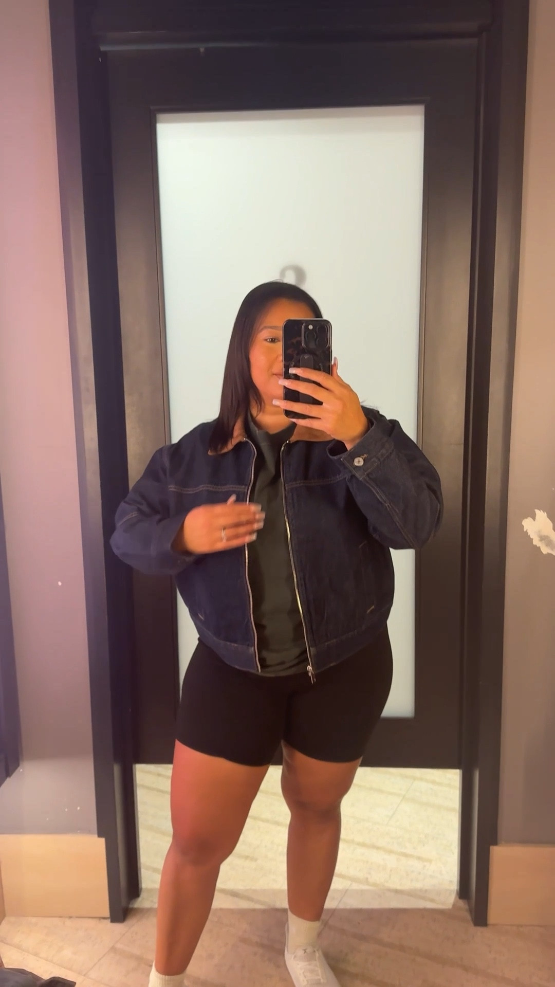 Denim jacket - large / cropped / runs a little small 

Fall outfit 
Fall fashion 
Denim trucker jacket 
Denim barn jacket
Midsize outfit 
Midsize fashion 
Denim 
Abercrombie 
A&f

#LTKStyleTip #LTKautumn #LTKMidsize