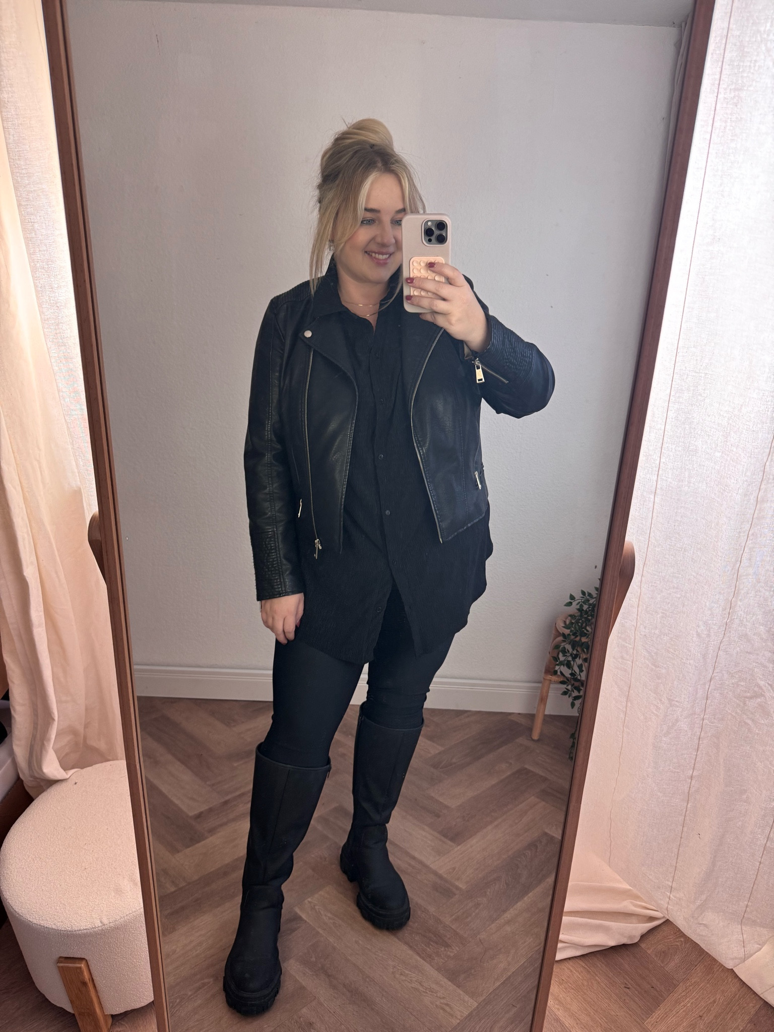 All Black Look 🖤

Leggings: Maya Freya / sandra30 und 30% sparen 

#stiefel #winterlook #curvyoutfit

#LTKCyberWeek #LTKplussize #LTKstyletip