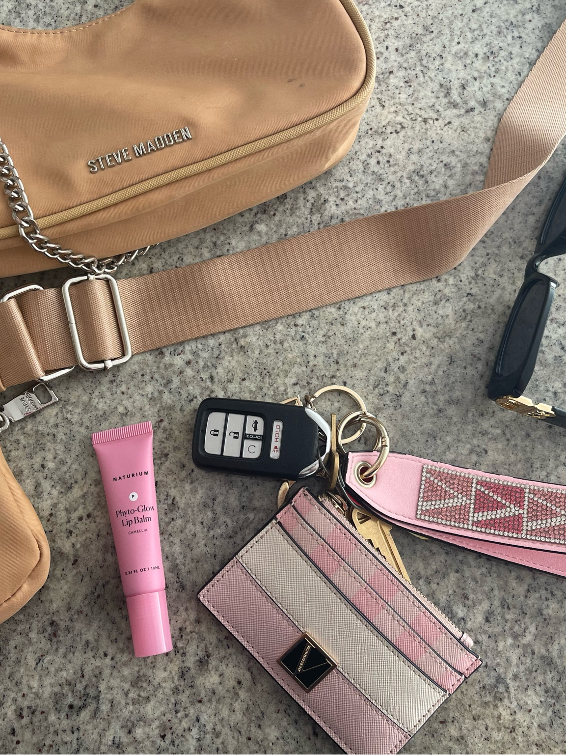 what’s in my purse??

#LTKstyletip #LTKbeauty