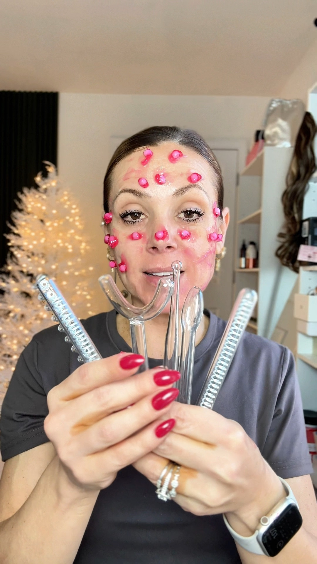 
The NuDerma Clinical High Frequency Wand is the premium skincare device used in aesthetician offices — now available for home use. With neon + argon tubes, it targets fine lines, firming, toning, dark spots, breakouts, and improves overall skin texture. Use for just five minutes a few times a week for professional-grade results, without daily commitment. This TikTok-exclusive bundle comes with the wand, a case for easy storage, and Hyaluronic Acid serum. Don’t miss this anti-aging, full-body skincare device with free shipping — your skin will thank you.

#antiaging
#skincaretools
#highfrequency
#skincareover40
#glowingskin
#beautyfinds
#skincarecommunity
#agelessskin
#momsoftiktok
#skincaretips 