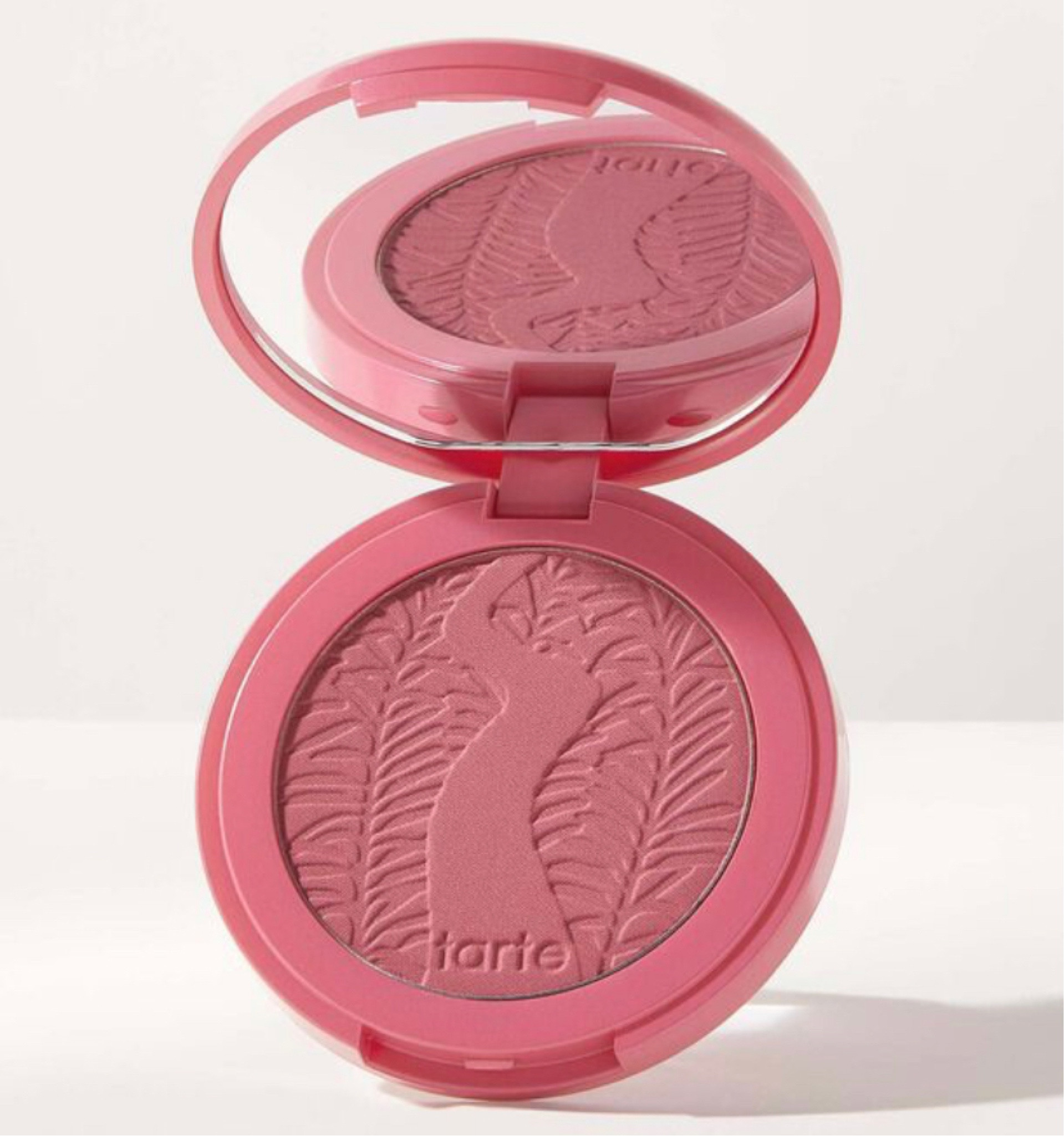 My favourite everyday blush as a dark winter! Blushing Bride by Tarte is a plummy rose. It’s very pigmented so a little goes a long way. 

#tarte #tartecosmetics #blush #darkwinter #deepwinter #darkwintermakeup

#LTKaustralia #LTKbeauty #LTKstyletip