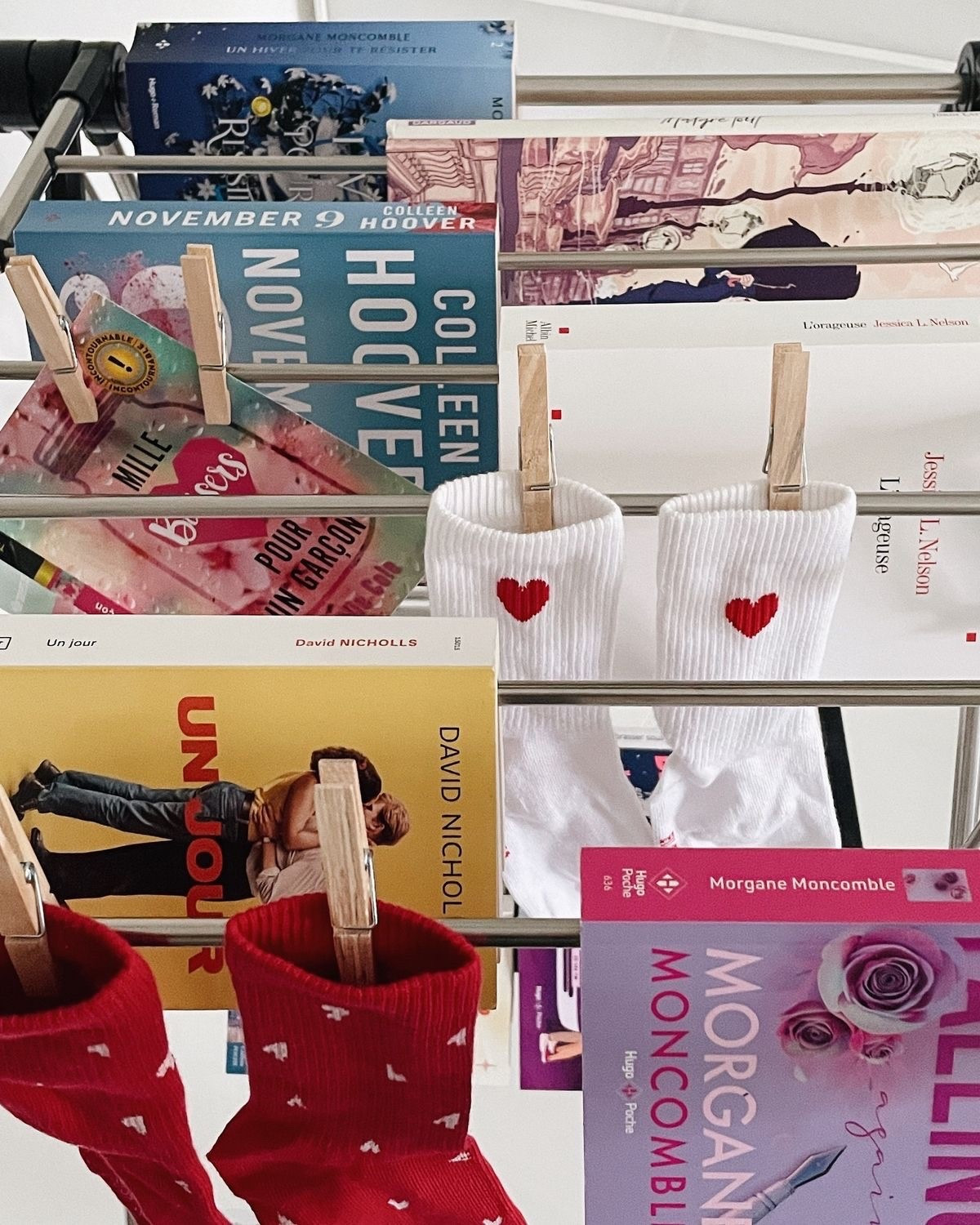 Lecture + chaussettes à cœur = mon mood préféré ❤️📚
Petite lessive, grand coeur et lectures réconfortantes 
Je vous ai tagué mes livres du moment + les chaussettes adorables ( budget mini, effet maxi) 
Dispo dans mes favoris LTK 💌
#romancedeco #cosyaesthetic #ltkslowlife

#LTKeurope #LTKhome #LTKfrance