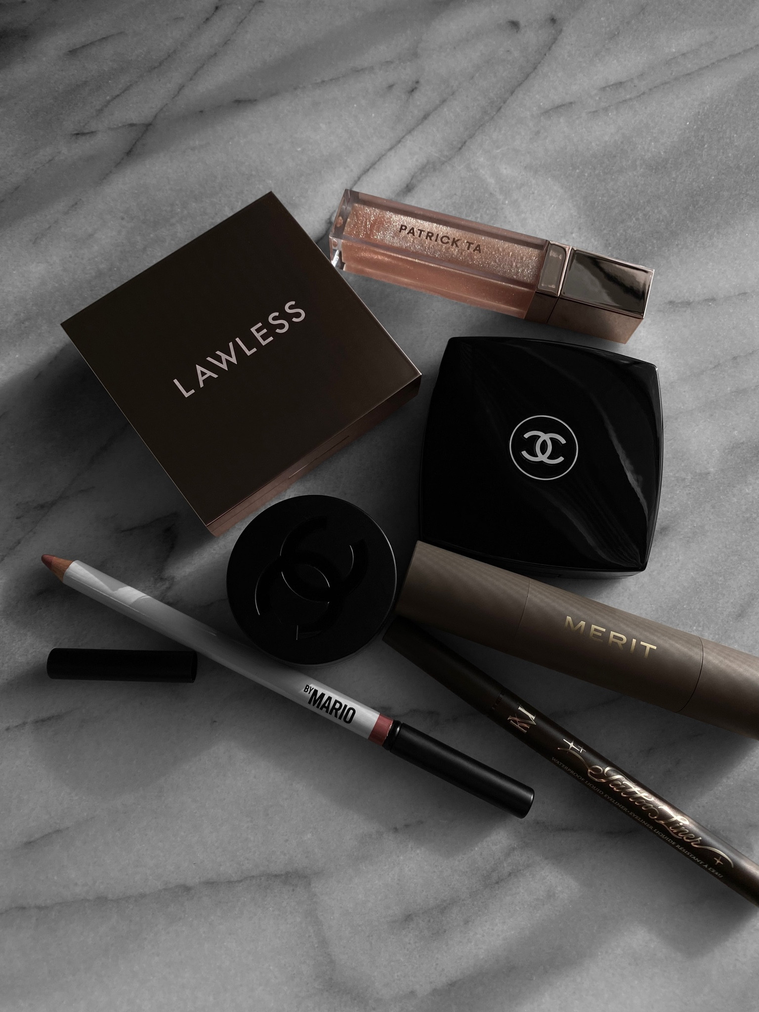 A few old and new neutral makeup products in my routine:
NEW:
—Talc-free pressed face powder
—Nude pink lip liner
—Undereye concealer 
—Clear lipgloss

OLD:
—Matte eyeshadow quad
—Cream blush
—Dark brown eyeliner 

#LTKbeauty #LTKunder100