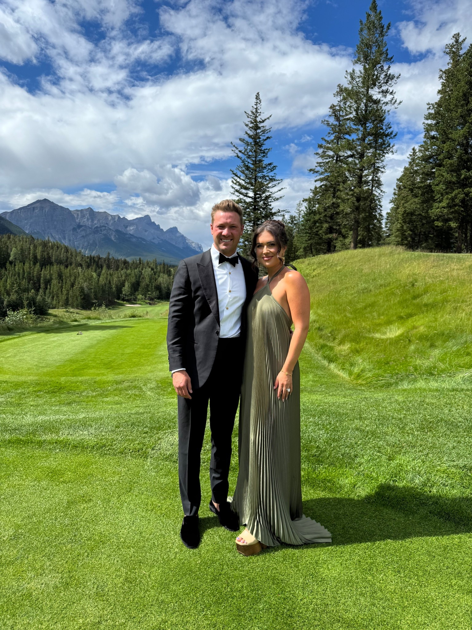 Size XS - runs big and long! I’m 5 ‘4 wearing 6 inch heels 