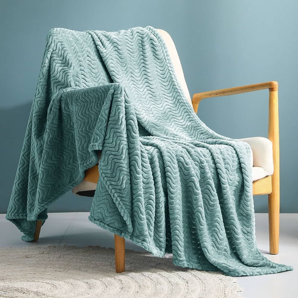 Exclusivo Mezcla Large Flannel Fleece Throw Blanket, Jacquard Weave Wave Pattern (50" x 70", Cela... | Amazon (US)