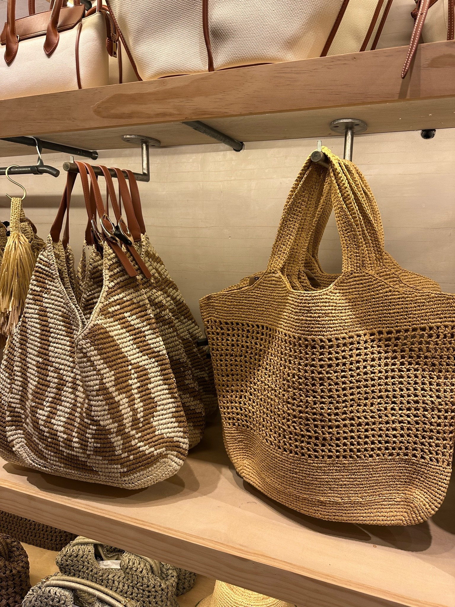 Anthropologie has the cutest beach bags right now! 

Straw bag
Summer bag
Travel
Vacation style 
Vacation essentials
