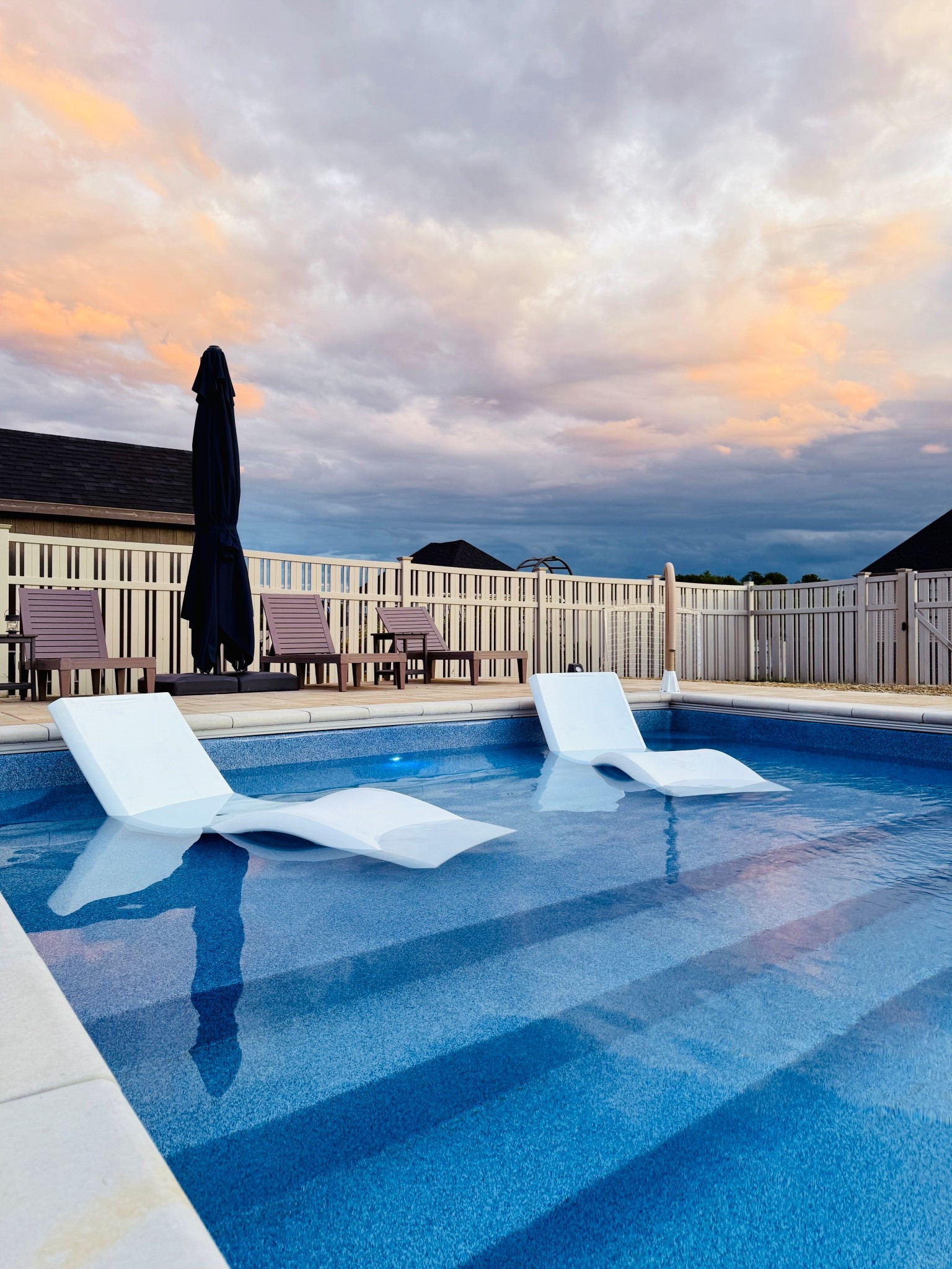 The perfect pool loungers!

#LTKSpringSale #LTKSeasonal