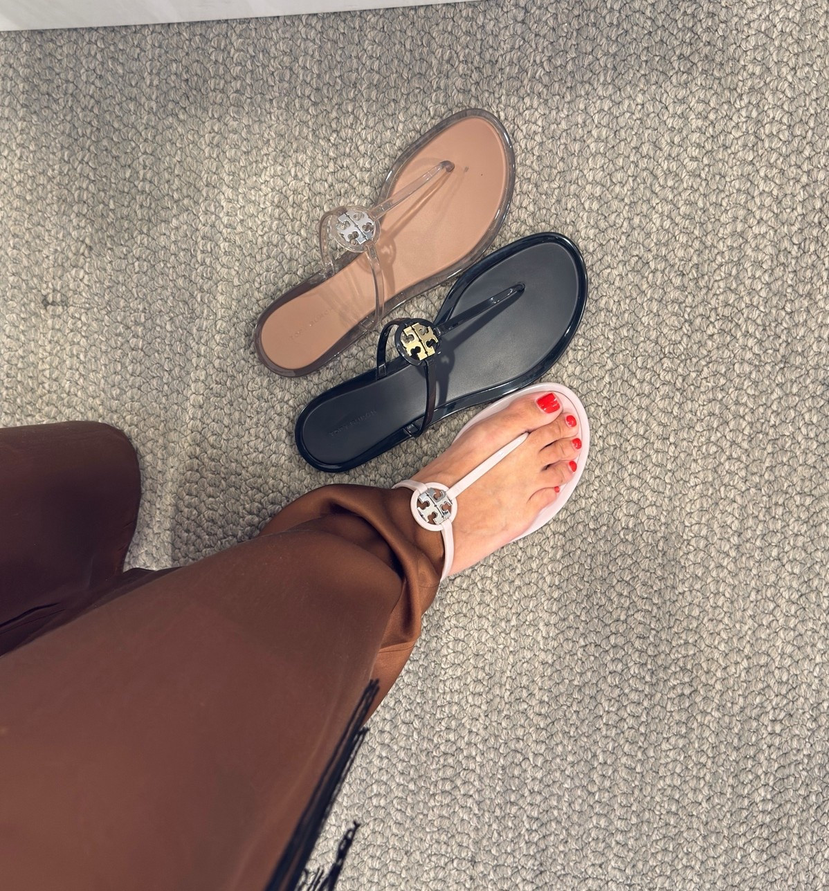 Loving these Jelly sandals! 😍



Jelly sandals / vacation outfits / end of summer shoes

#LTKOver40 #LTKTravel #LTKootd
