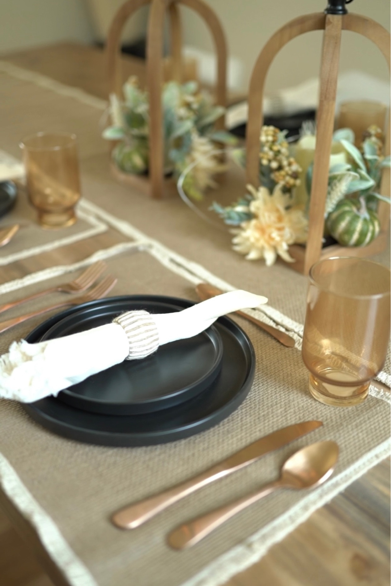 Setting a fall themed table for a dinner with our couple friend tonight ♥️ Wanted to show you an easy and very affordable way to set your table. Everything is from @walmart #walmartpartner 