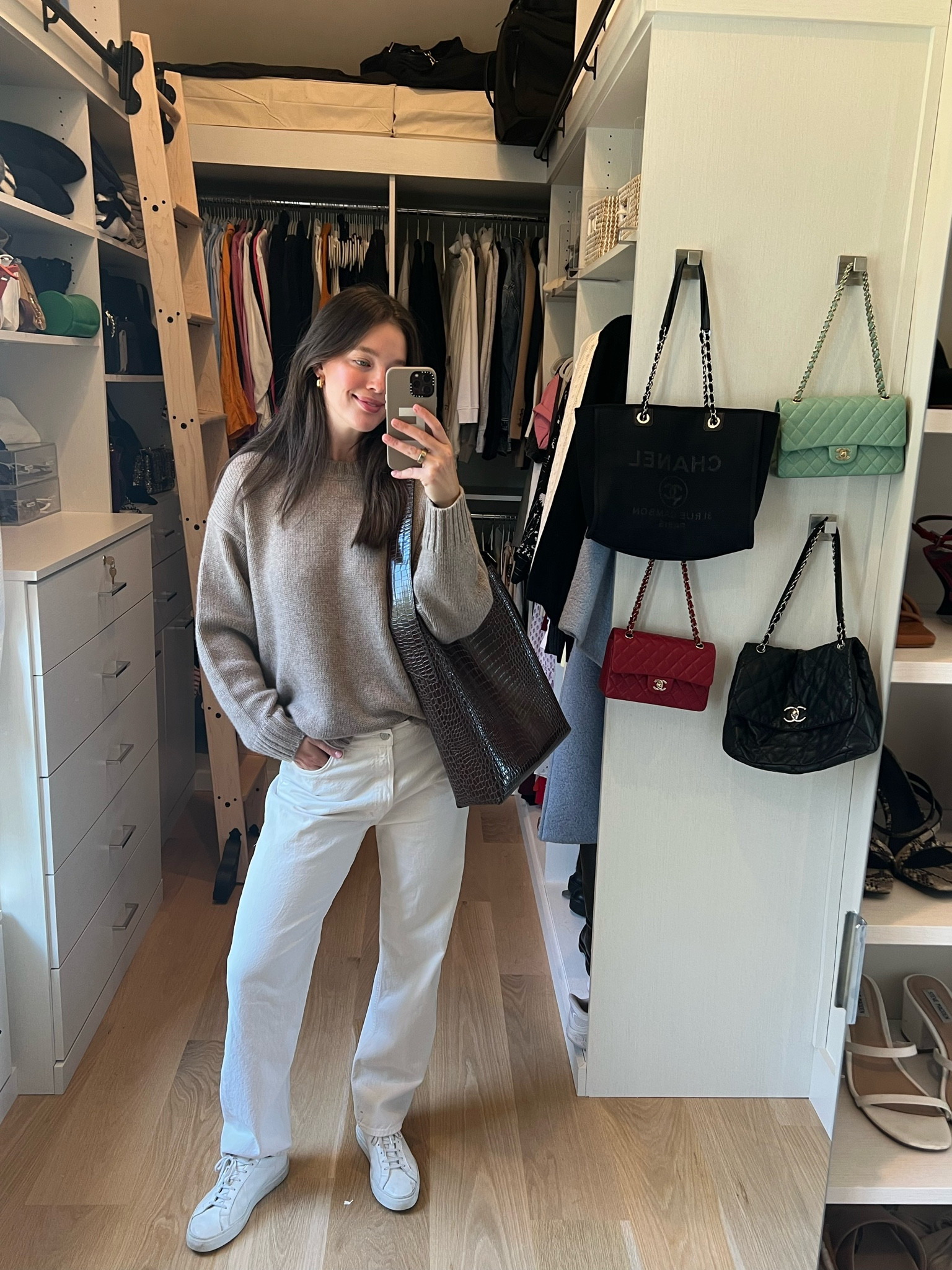 Loving this cozy bur chic mom look!

#LTKstyletip #LTKitbag #LTKbeauty