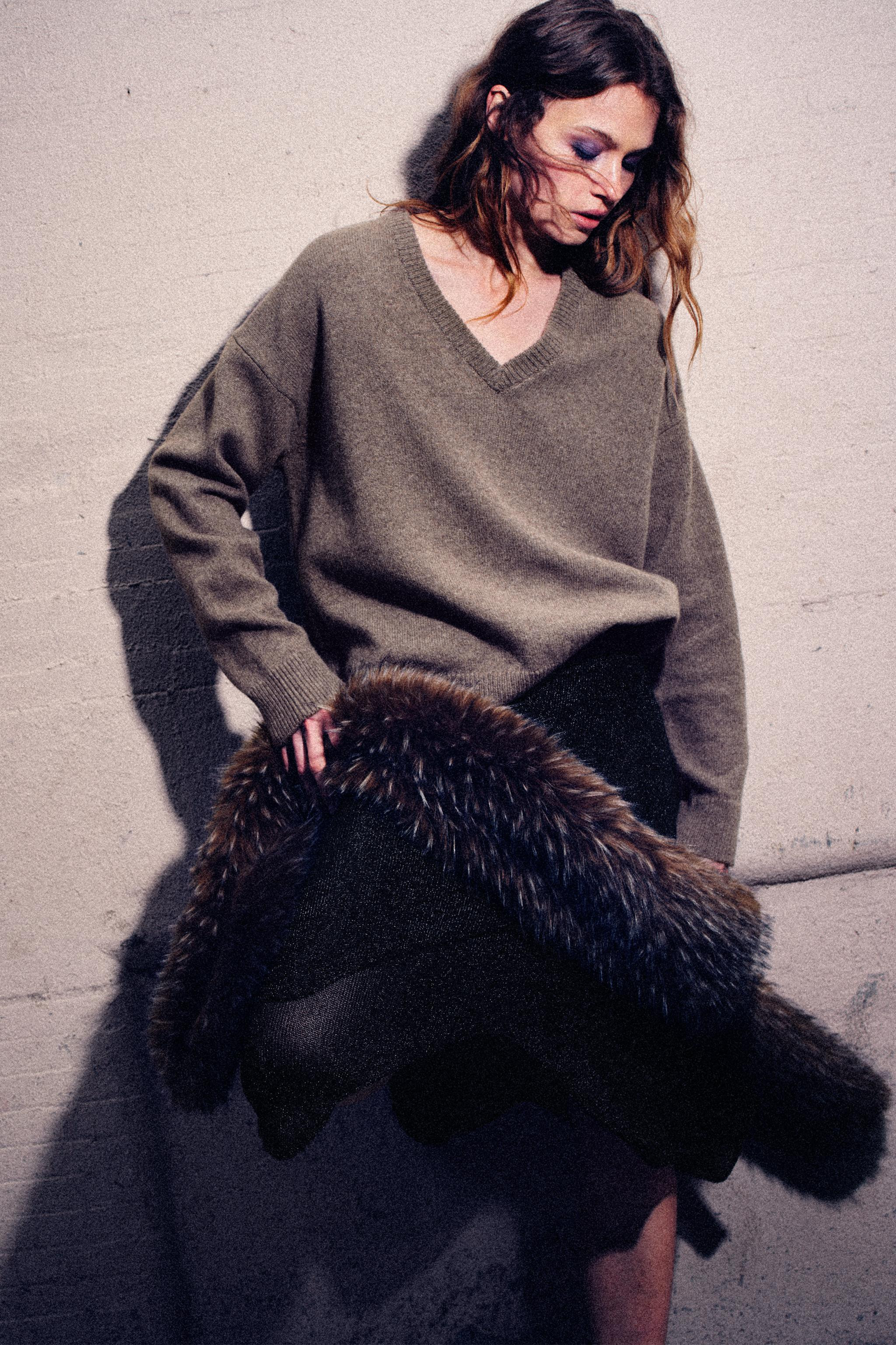CASHMERE AND WOOL V-NECK JUMPER | Zara UK