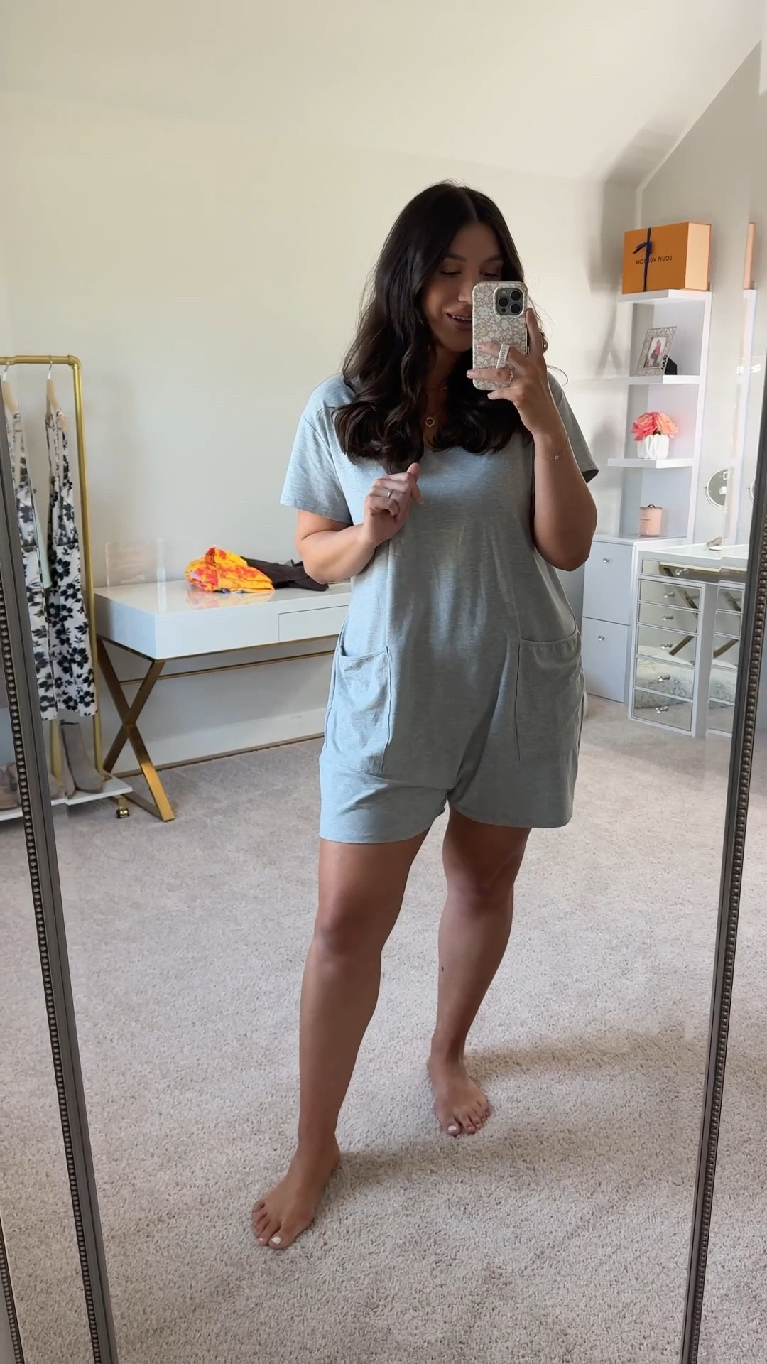 Best tanner for the girly who workouts and sweats alot!🙌🏼🙌🏼🙌🏼

Best self tanner, tan skin, summer must have, spring must have, vacation, midsize, curvy body, mom

#LTKWatchNow #LTKFindsUnder50 #LTKMidsize