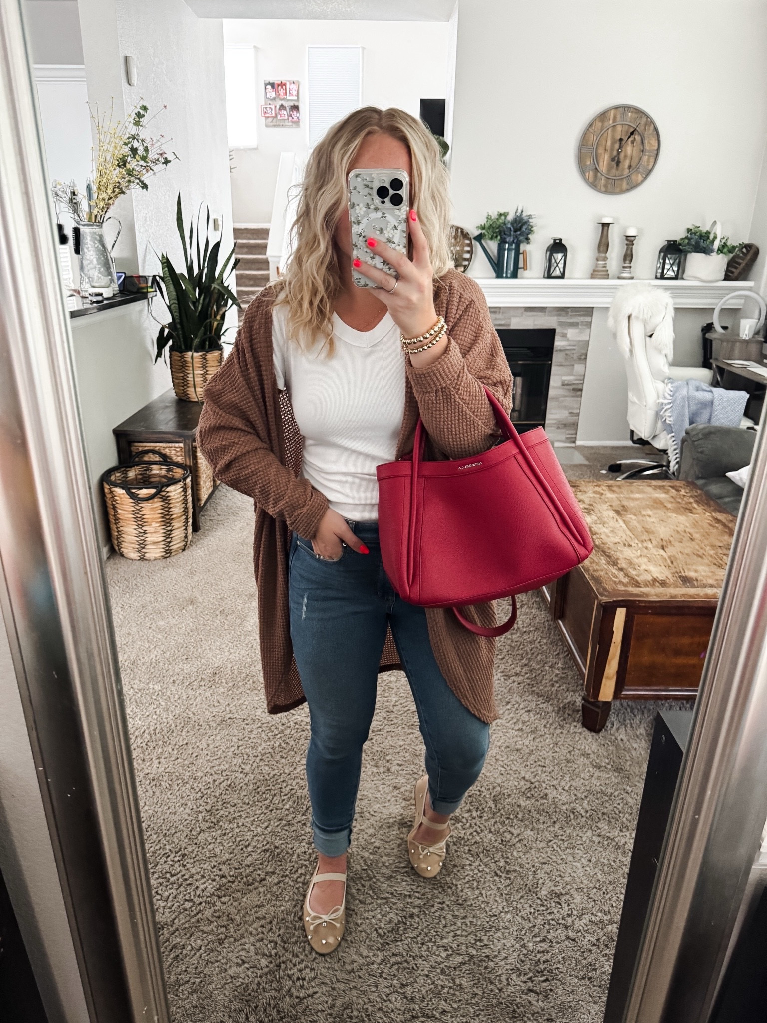 Casual outfit idea with a long oversized knit cardigan, white tee, jeans, red handbag, and ballet flats






Winter outfit
Winter fashion
Amazon winter outfits
Trending winter fashion 
 casual winter outfits | winter fashion | size 4-6 | cold weather outfits | winter outfit ideas | layering outfit for the cold| winter fashion 2025 | outfit inspo | outfit ideas | winter outfits amazon  | casual outfit Ideas  | Outfits | Amazon Casual Outfit | Cute casual outfits | Preppy Outfit 


#LTKootd #LTKFindsUnder50 #LTKPetite