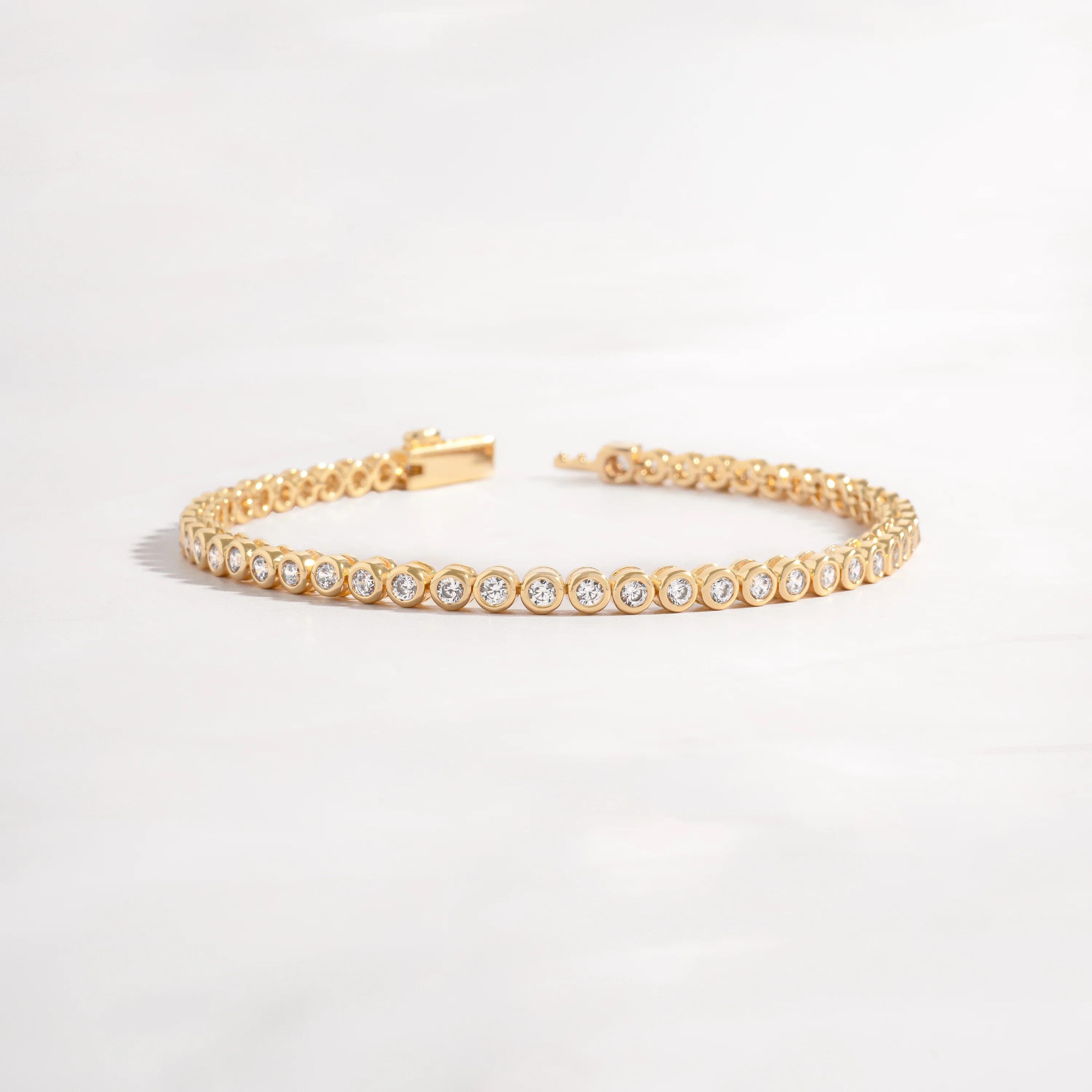 Chic Round Bezel Tennis Bracelet | Sami Jewels