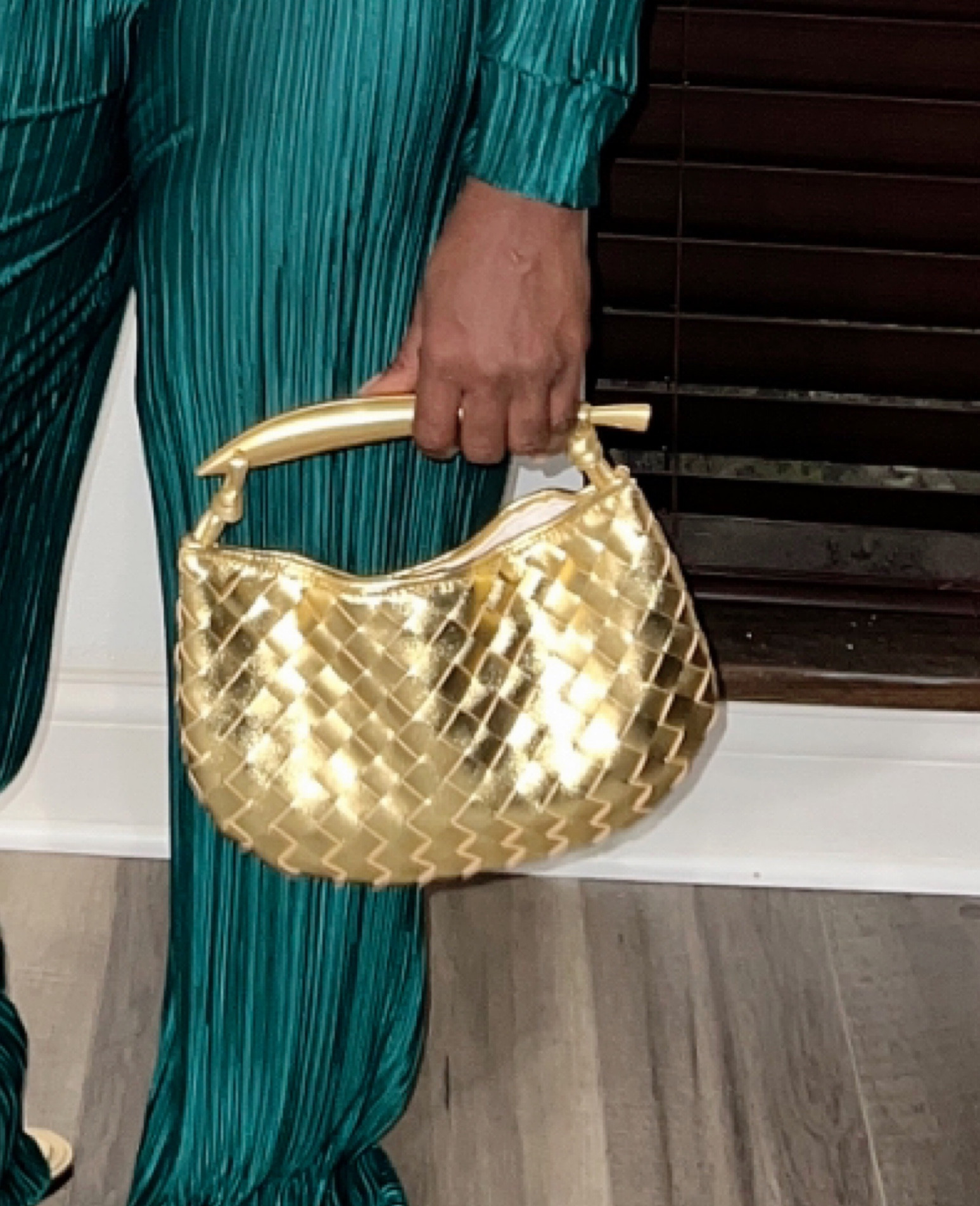 Beautiful gold handbag that takes it’s very similar design from the Bottega line but at a fraction of the cost. Affordable fashion must have 👜!

#LTKstyletip #LTKitbag