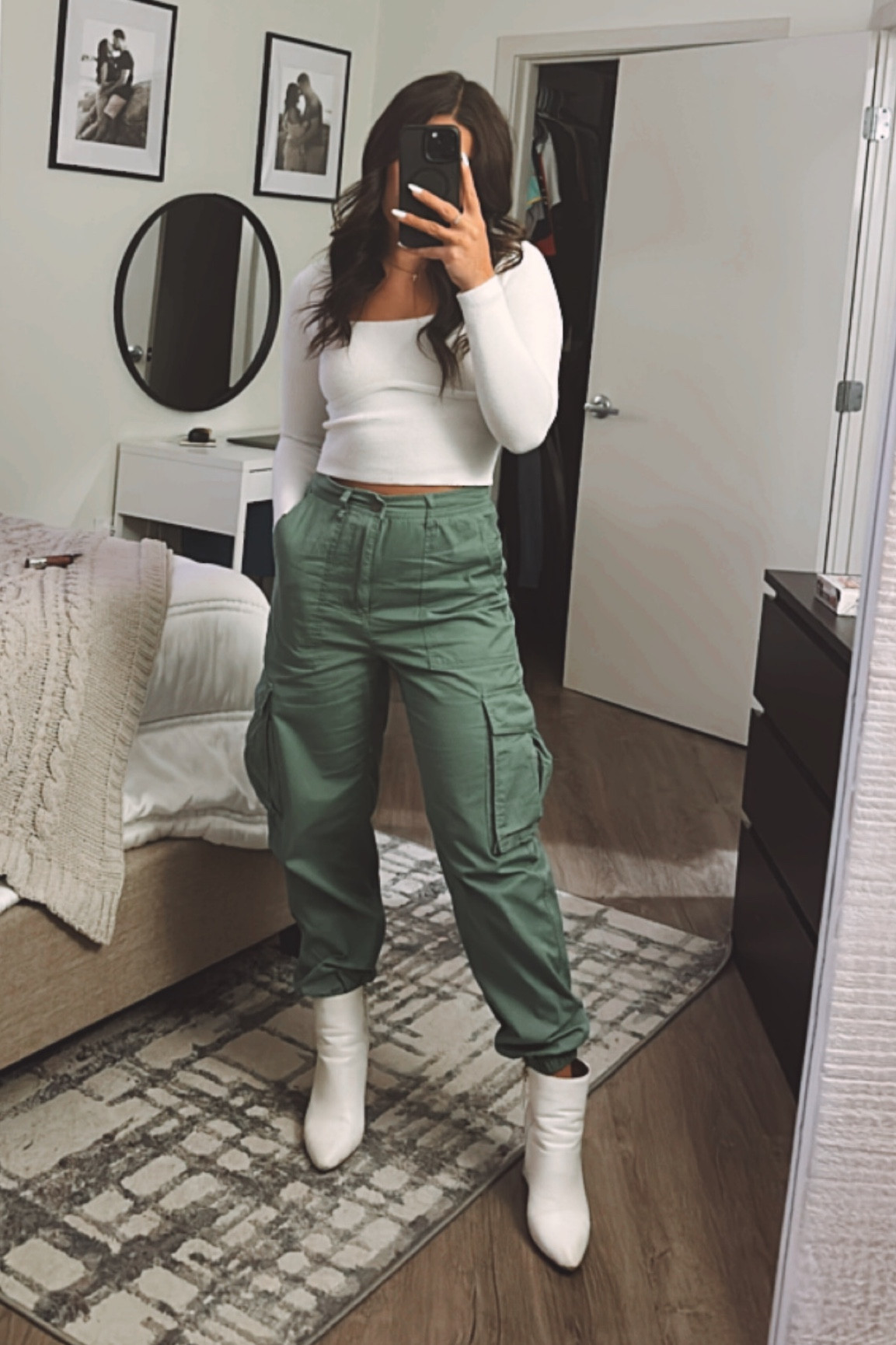 Cargo pants: 26R
Top: XS
shoes: true to size 

#LTKSale #LTKsalealert #LTKshoecrush