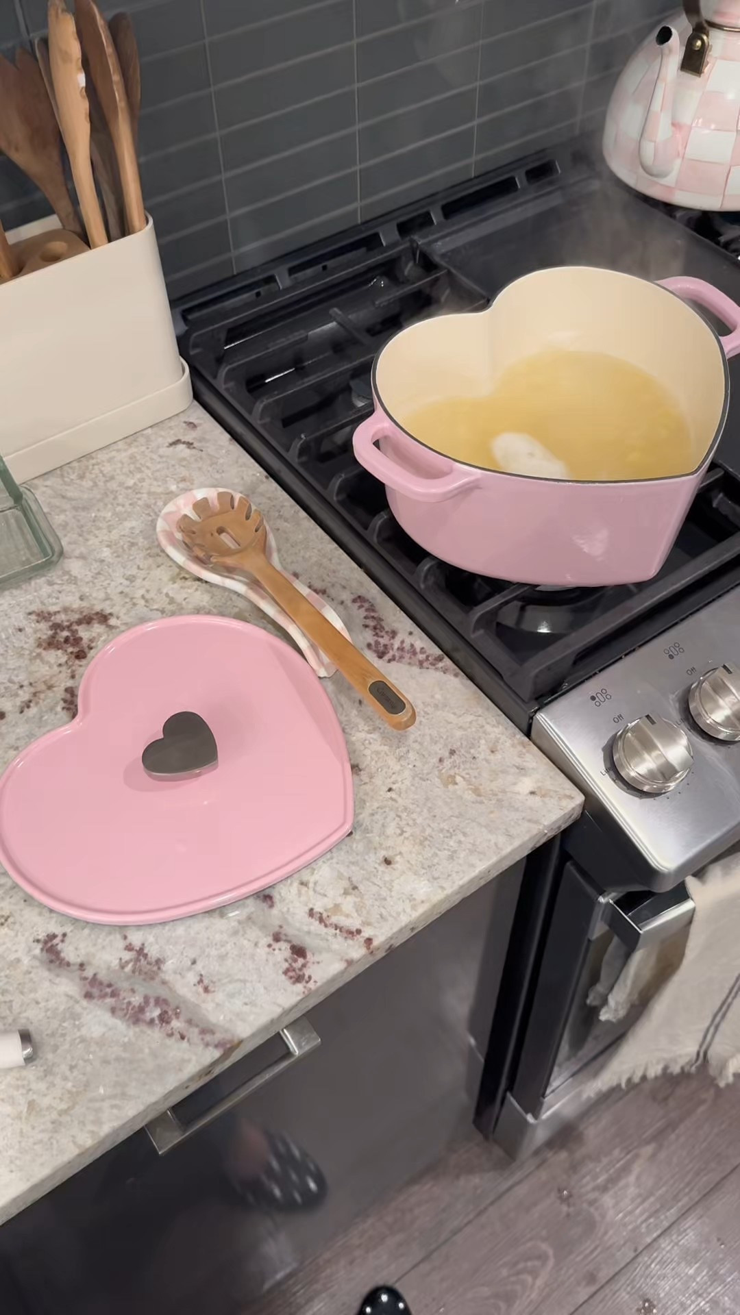 I’m obsessed with this Dutch oven that I got at Wayfair! @wayfair #ad #wayfairpartner #wayfair #GalentinesDay