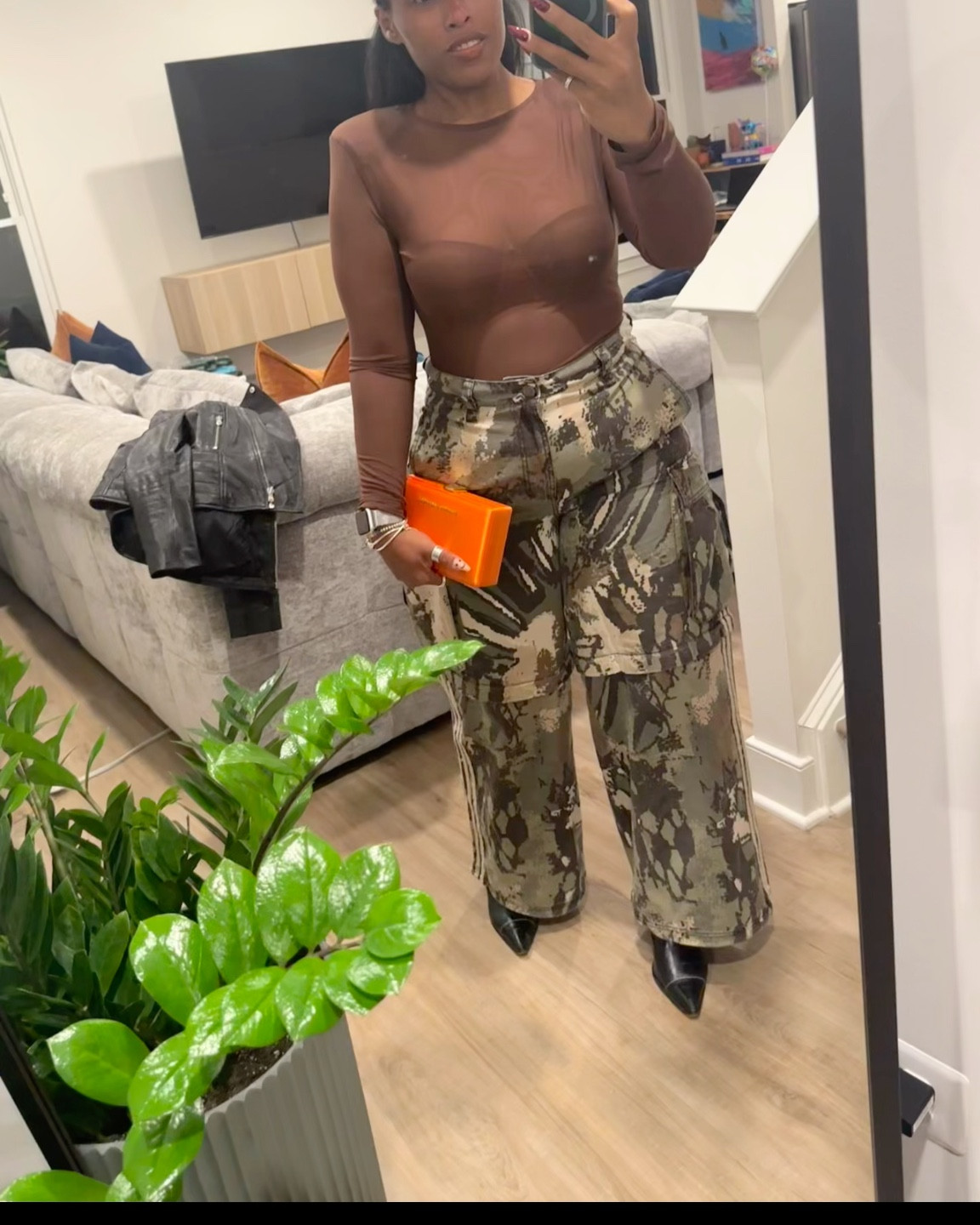 Love a see through top! Various shades of brown/khaki and a pop of orange. Also ladies don’t be afraid to shop the men’s section… loving these Adidas Zip-off Cargo Pants!!! #Adidas #ASOS #Supreme #BrandonBlackwood #LTK

#LTKStyleTip #LTKItBag #LTKActive