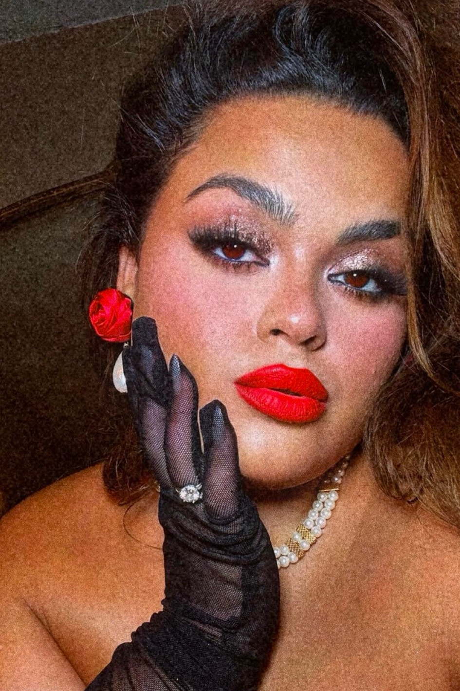 Stepping into my Christmas era like 🎄✨ Going full vintage glam with this bold red lip, soft glam, and chic gloves—feeling like an old Hollywood star in holiday mode! Who else is loving a little retro touch for the season? 💋🖤 #HolidayGlam #VintageVibes #GloveMoment #ChristmasEra #BoldLipEnergy #ChristmasMakeup #FestiveFeels #GlamForDays #LTKBeauty #SoftGlam #GenZBeauty #RedLipEnergy


#LTKCyberWeek #LTKGiftGuide #LTKHoliday