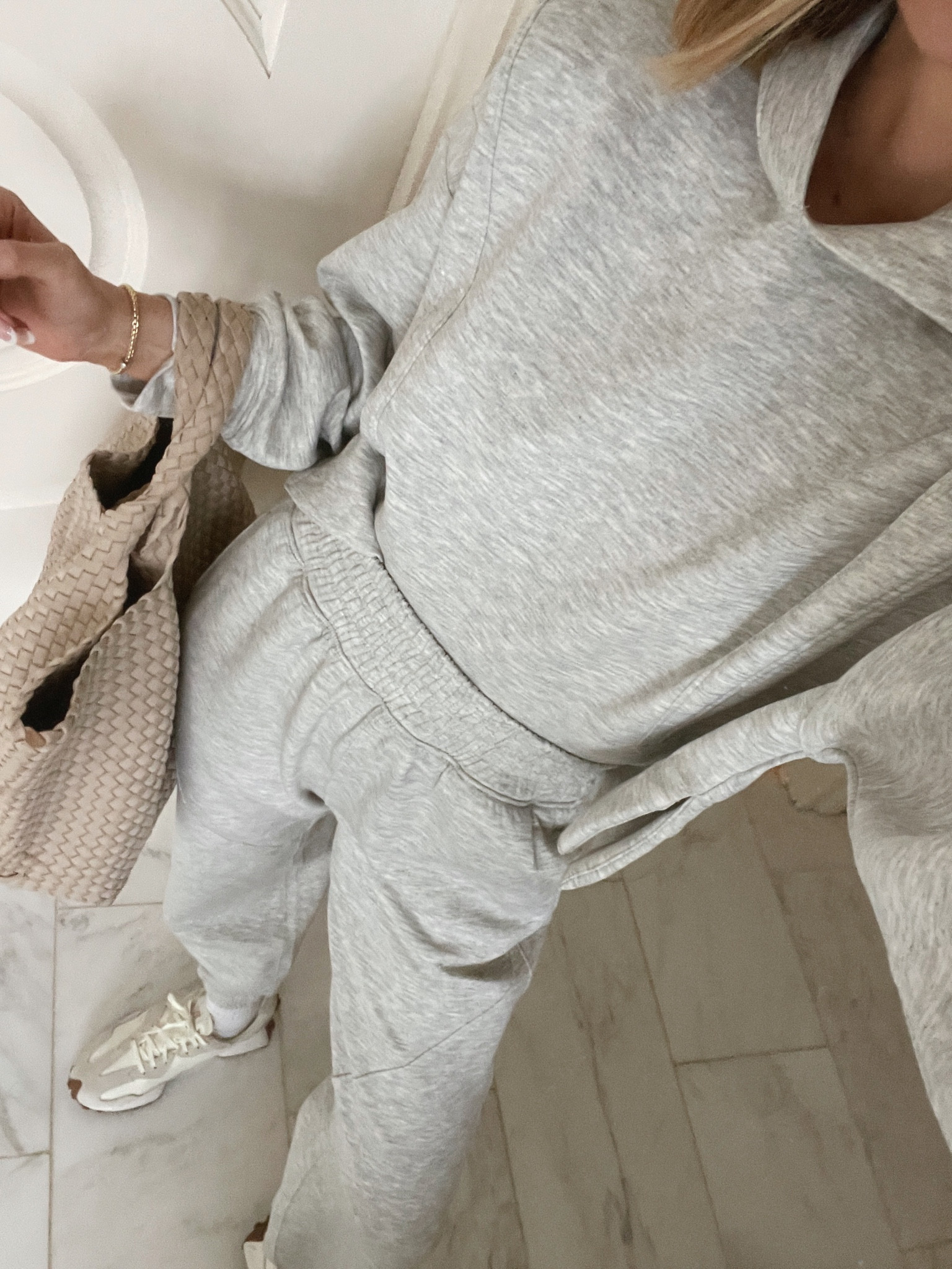 Cute and comfy winter sweats from Abercrombie! Wearing size small in both top and bottoms