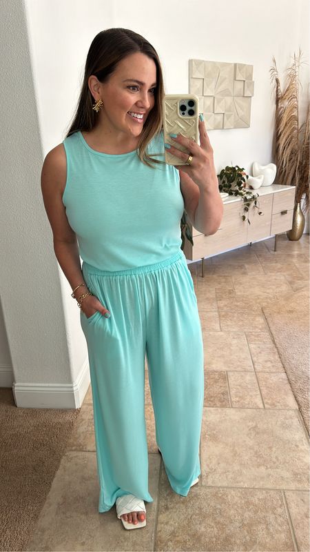 Loving this new @walmartfashion jumpsuit! #walmartpartner I’m wearing size large and it comes in so many colors! #walmartfashion 