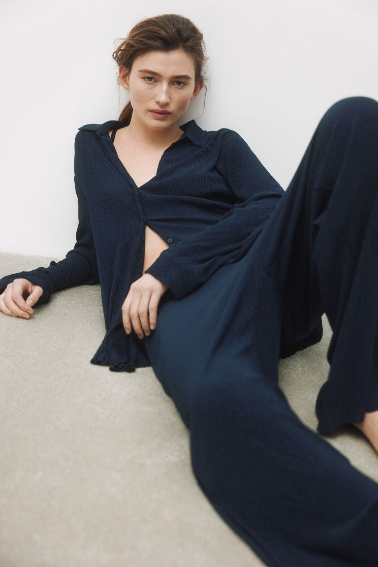 Crinkled loungewear shirt | H&M (UK, MY, IN, SG, PH, TW, HK)