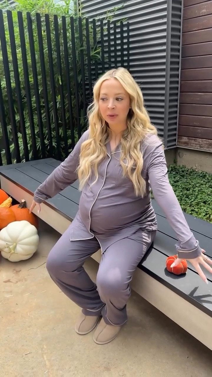 Tay surprised me with this pumpkin display because i love fall so much and bug will be here so soon 🎃🖤 Wearing the comfiest Kindred Braverly pajamas ✨

#LTKHome #LTKStyleTip #LTKBump