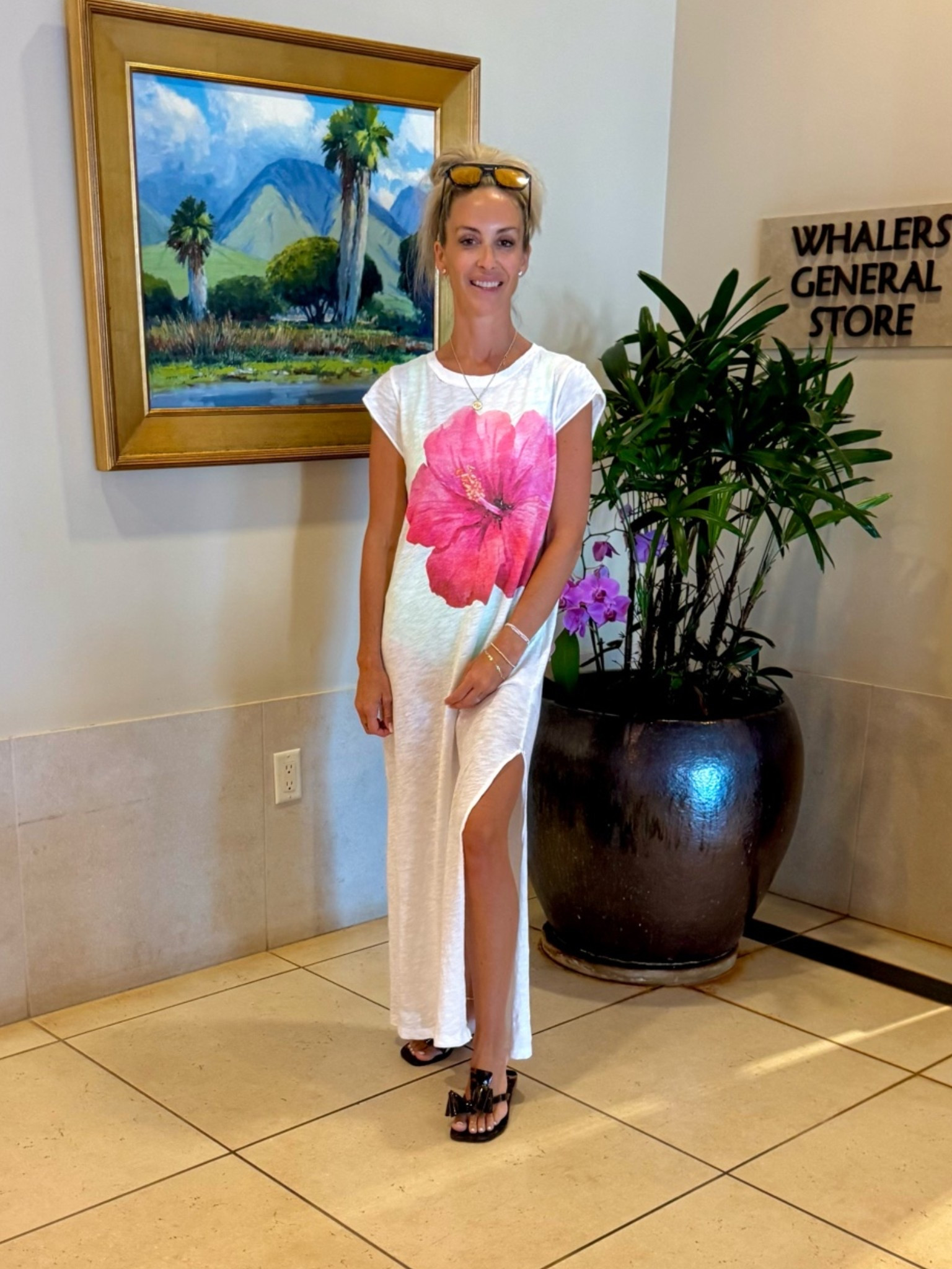 Looooved this hibiscus flower cover up. Lightweight cover up 

Beach vacation

#LTKActive #LTKTravel #LTKSwim