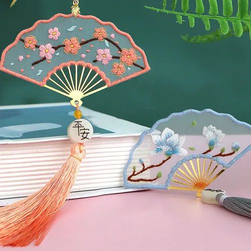 Kneavist - DIY Fan Bookmark / Keychain Embroidery Kit | YesStyle Global