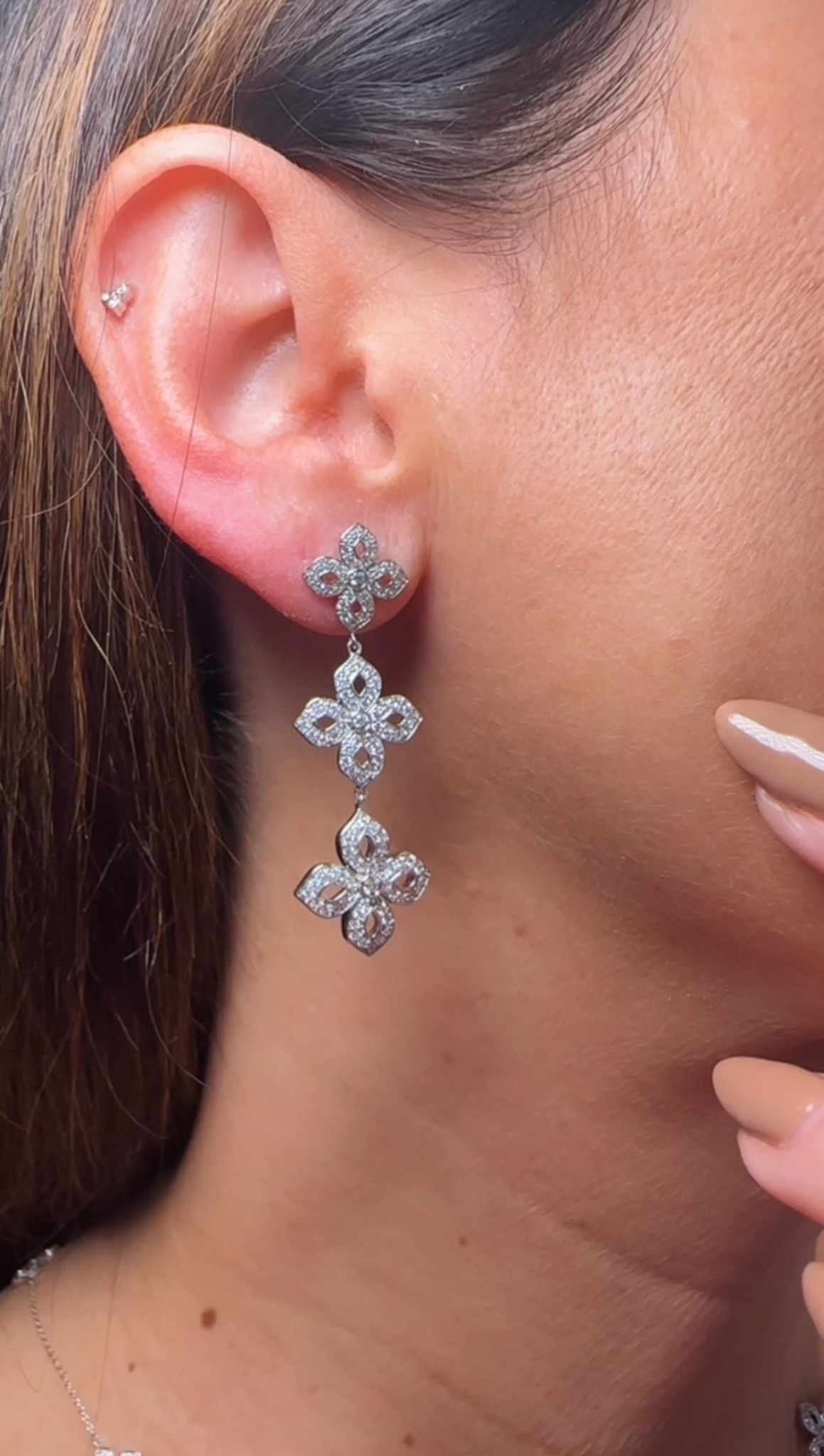 Most beautiful clover diamond drop earrings #verlasofficial. They remind me of #vancleef but a bit more affordable 

#LTKGiftGuide #LTKHoliday #LTKgrwm