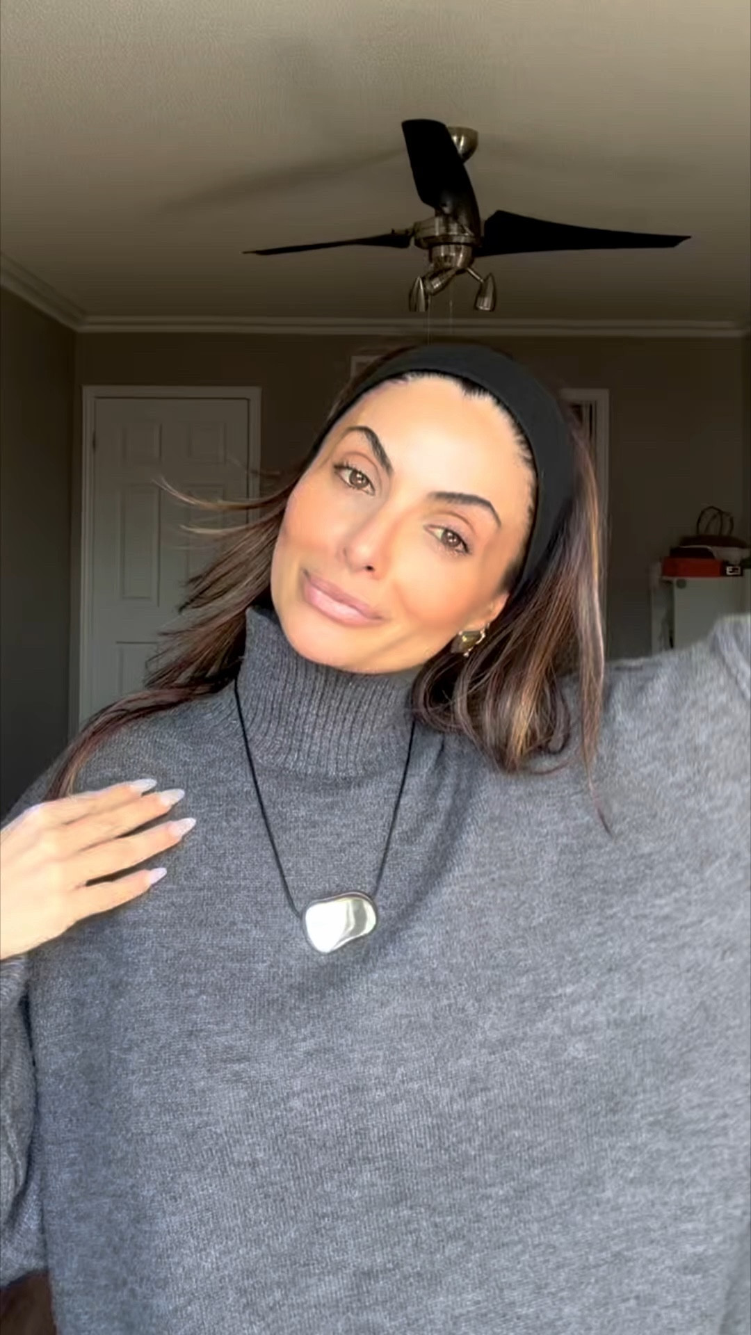 Same same but different ✨

Wearing dark grey in size medium in sweater set 

#LTKbeauty #LTKstyletip #LTKcanada