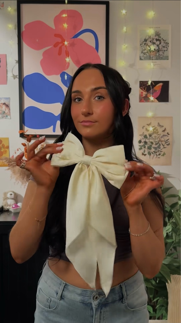 Three looks. One tool. Zero stress. ✨ It’s givinggg... every holiday look you need🎁

With interchangeable barrels, @wavytalkofficial Multi Curl was designed for customizable styling, you can switch up your style to fit your vibe 🫶🏼 Which look is your fav?

#wavytalk #holidayhair #holidayinspo #hairtutorial #hairstyles