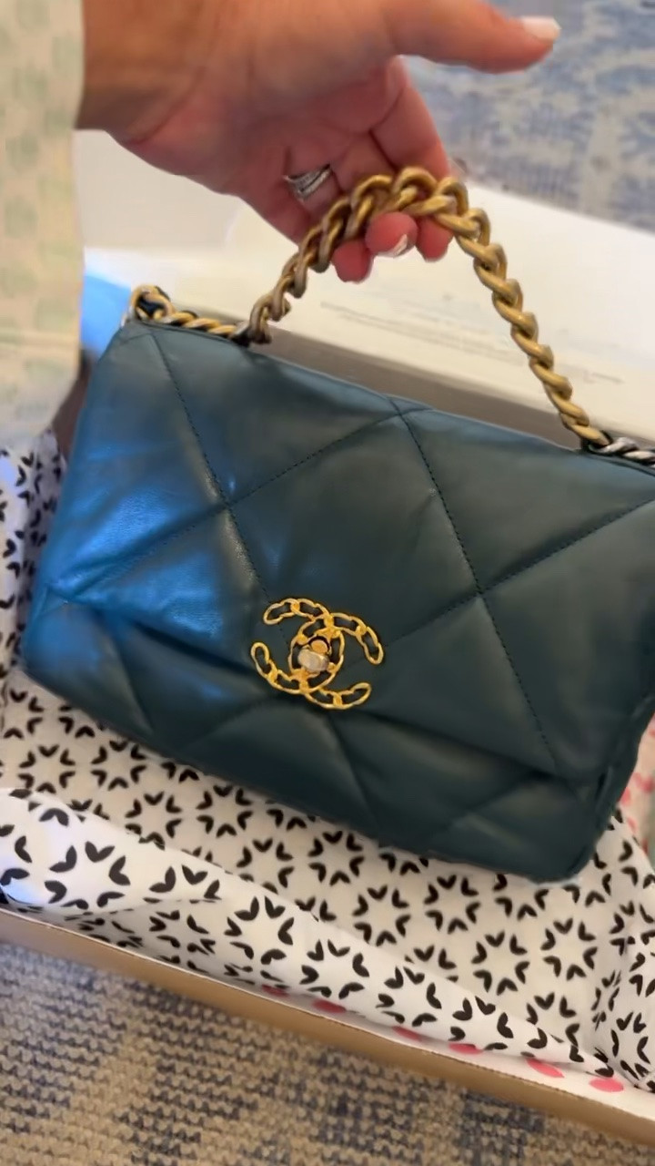 Well this came just in time!! If you love designer bags but don’t want to make the investment…Vivrelle is for you!!

#LTKmomlife #LTKOver40 #LTKstorytime