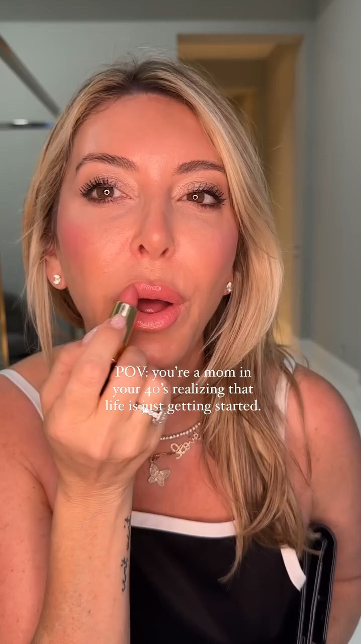 5 THINGS I’VE LEARNED IN MY 40’S

1. You can fall in love again. If you’re in your second chapter of life or wanting to be, please know there is another chance at finding love. This love will look different than when you were in your 20’s, but it’s amazing when it does. 

2. Getting older is interesting. Your body is going through changes, but that’s ok. Hello perimenopause!!! 

3. You can reinvent yourself. This is such an important one… if you’re stuck or don’t know how to make a change- you can. It’s not easy, but very possible. 

4. Life gets better if you let it. Sometimes in order to move forward you need to let go- of people, friends, and negativity. 

5. Now is the time to live for YOU. My 20’s was so much about people pleasing. My 40’s is about being happy. Living in the moment and doing what makes me happy. 

If you like this post please let me know below and SAVE & share this reel ❤️

#momshelpingmoms #fortiesfashion #fortyandfabulous #fashionoverforty #aliceandolivia #bloomingdales 
