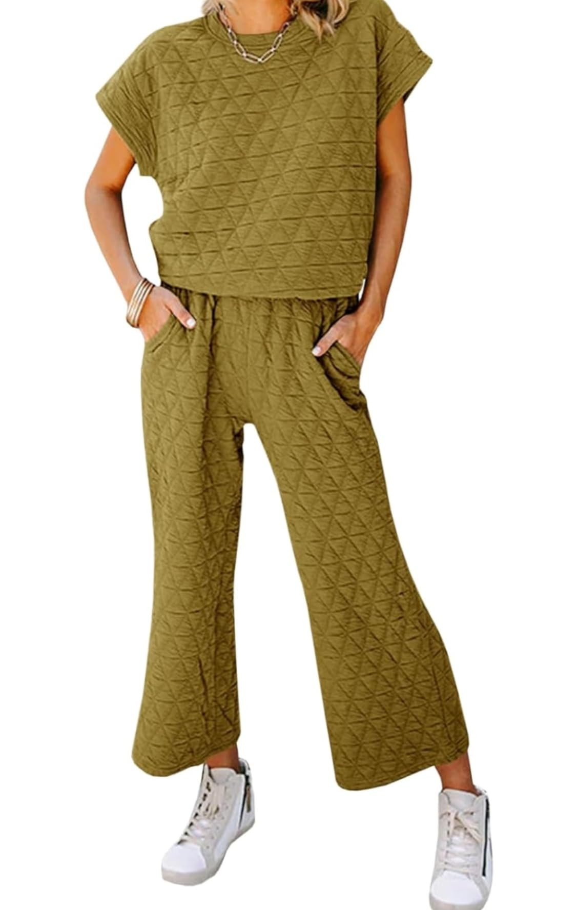 Fazortev Women's 2 Piece Outfits Quilted Lightweight Short Sleeve Tops and Cropped Pants Lounge S... | Amazon (US)