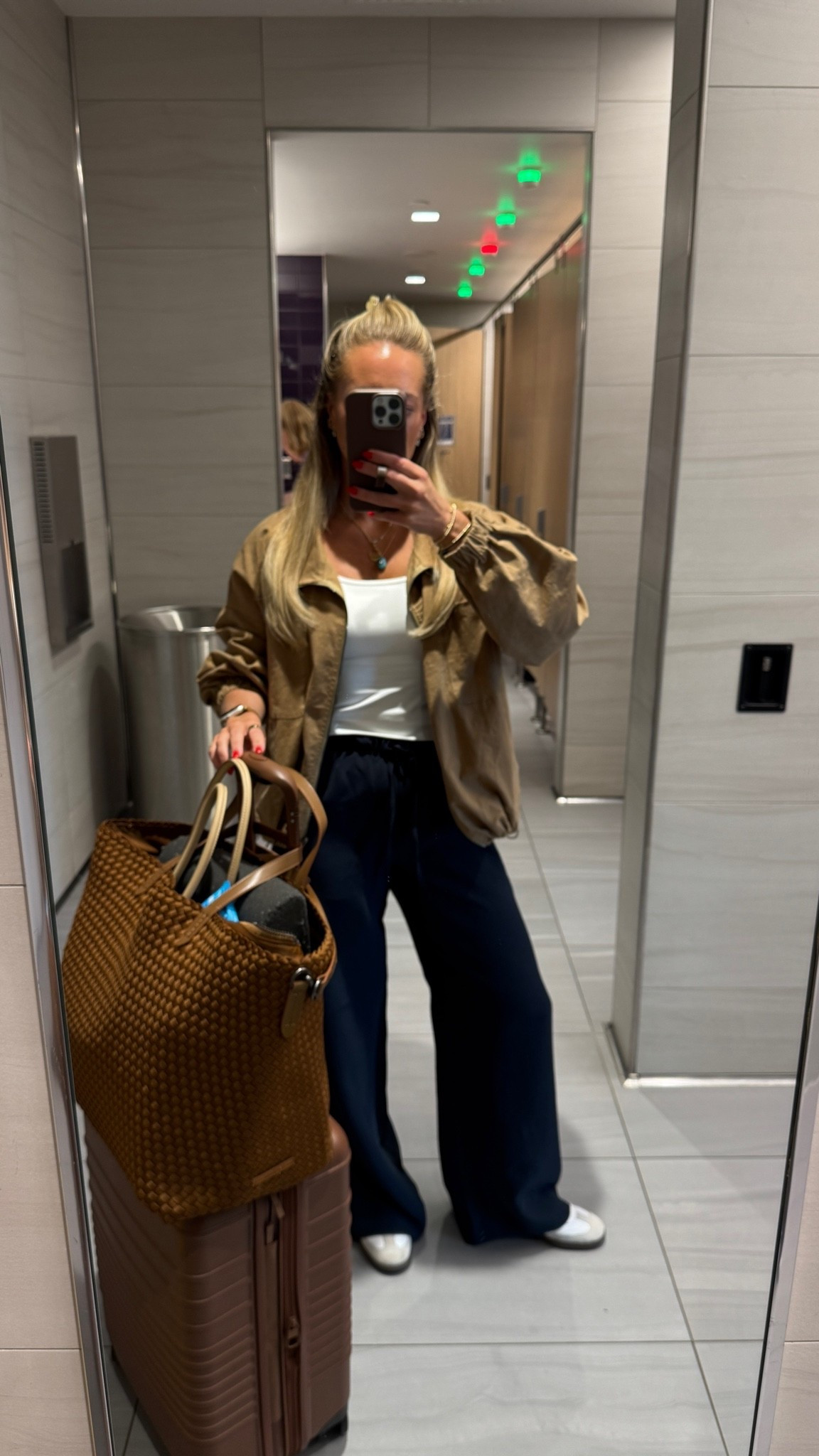 Travel outfit - lightweight jacket with Aritzia pants, naghedi tote and @beistravel !